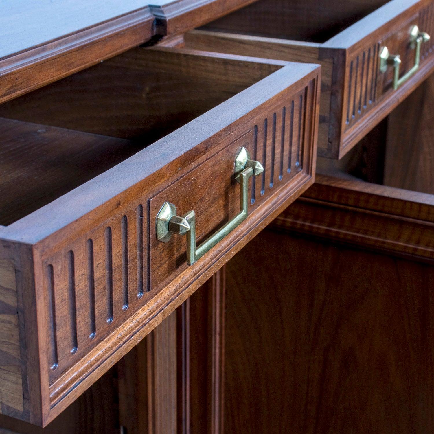 Buffet Enfilade en noyer de style Directoire français du début du 20e siècle 3