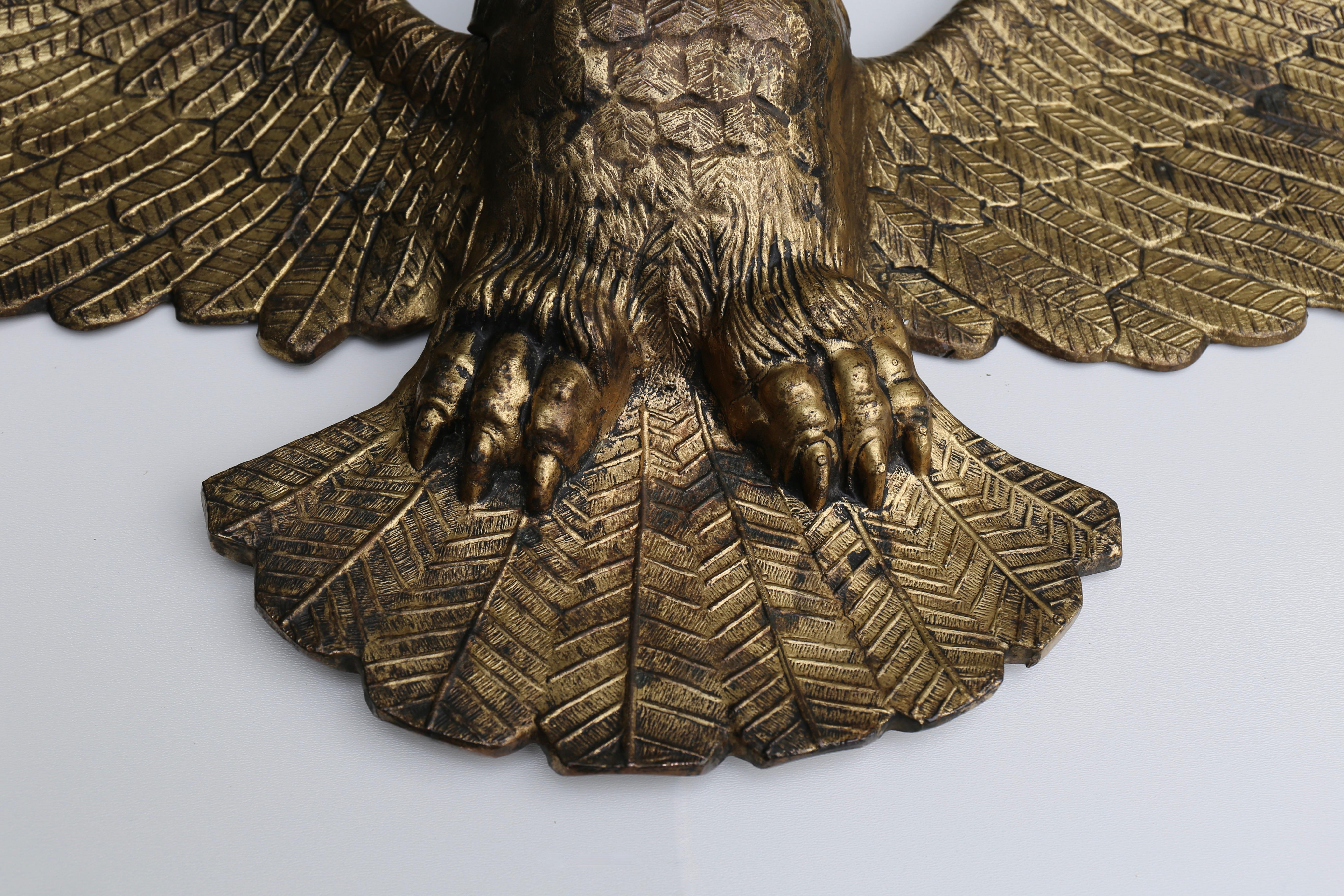 Amerikanischer Adler des frühen 20. Jahrhunderts mit ausgebreiteten Flügeln (amerikanisch) im Angebot