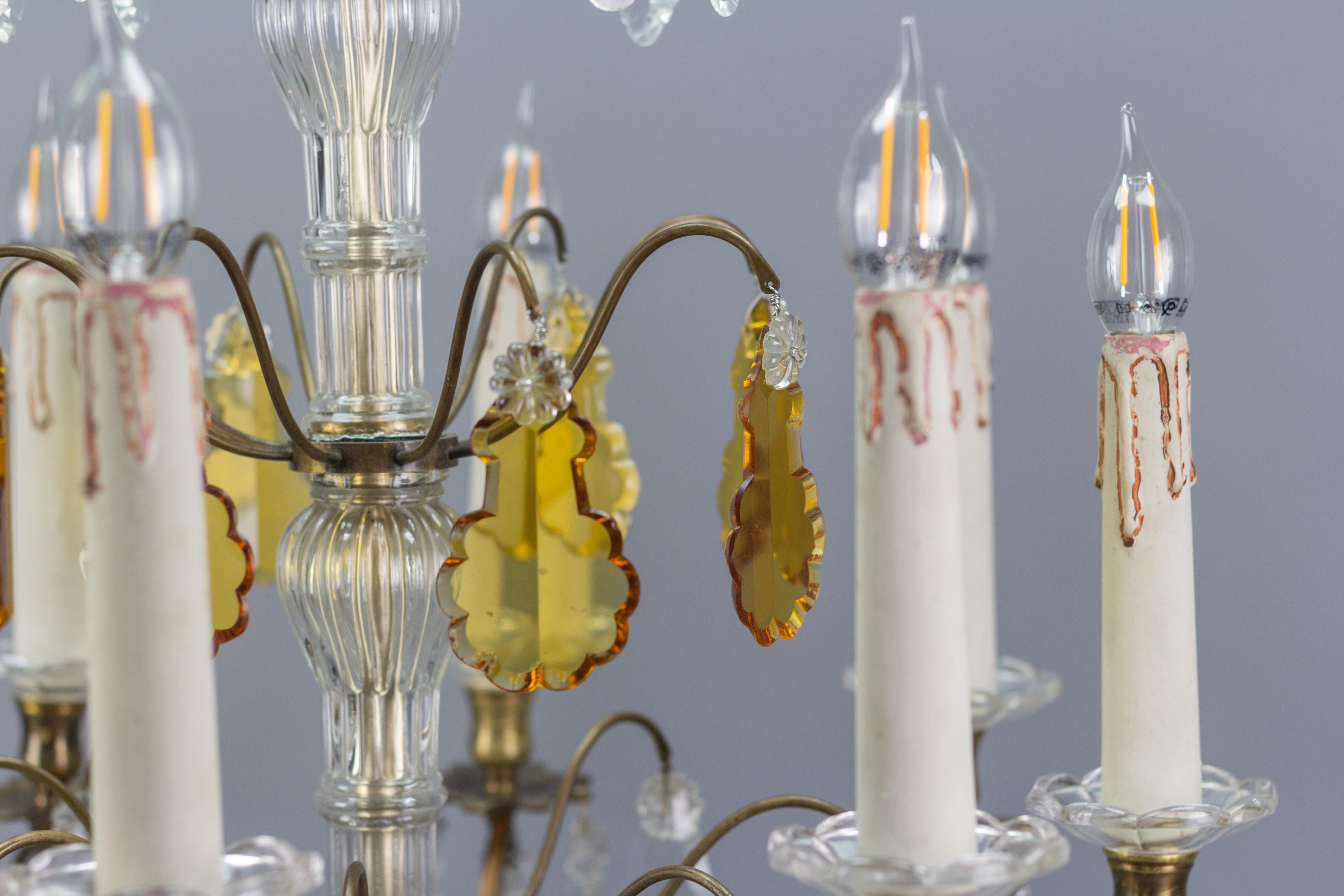Lustre français du début du XXe siècle à huit lumières en verre de cristal et laiton en vente 4