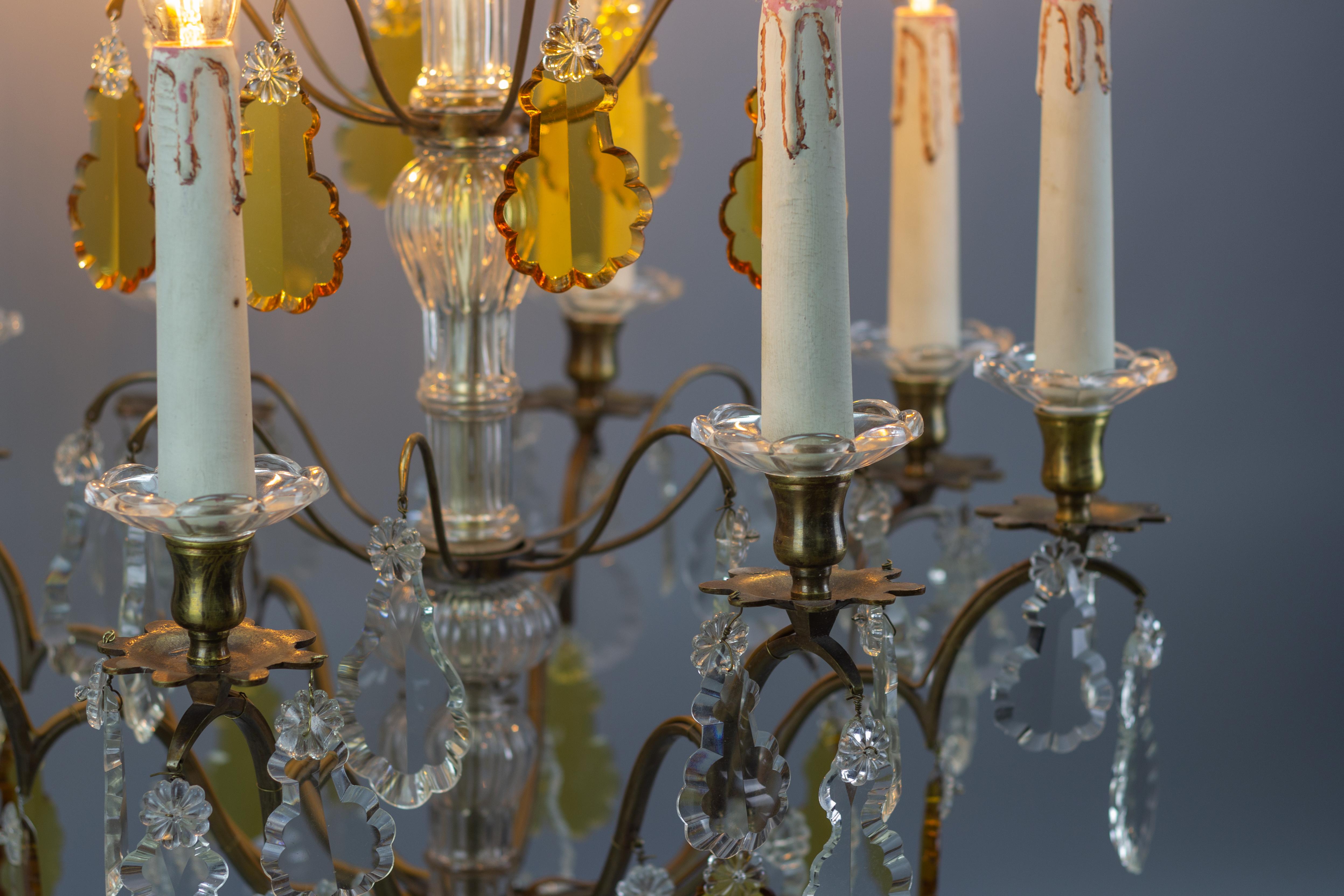 Early 20th Century French Eight–Light Crystal Glass and Brass Chandelier For Sale 9