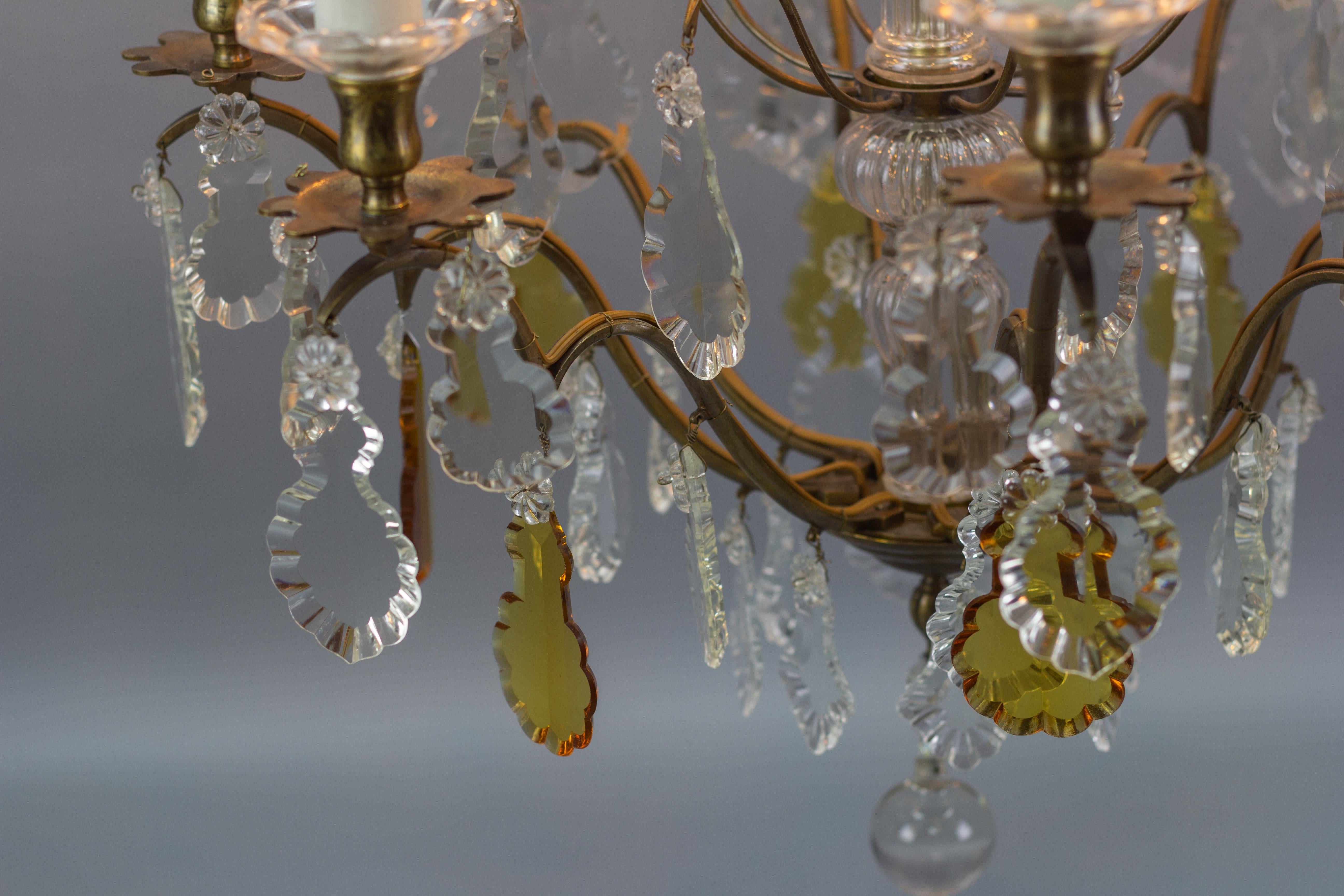 Early 20th Century French Eight–Light Crystal Glass and Brass Chandelier For Sale 10