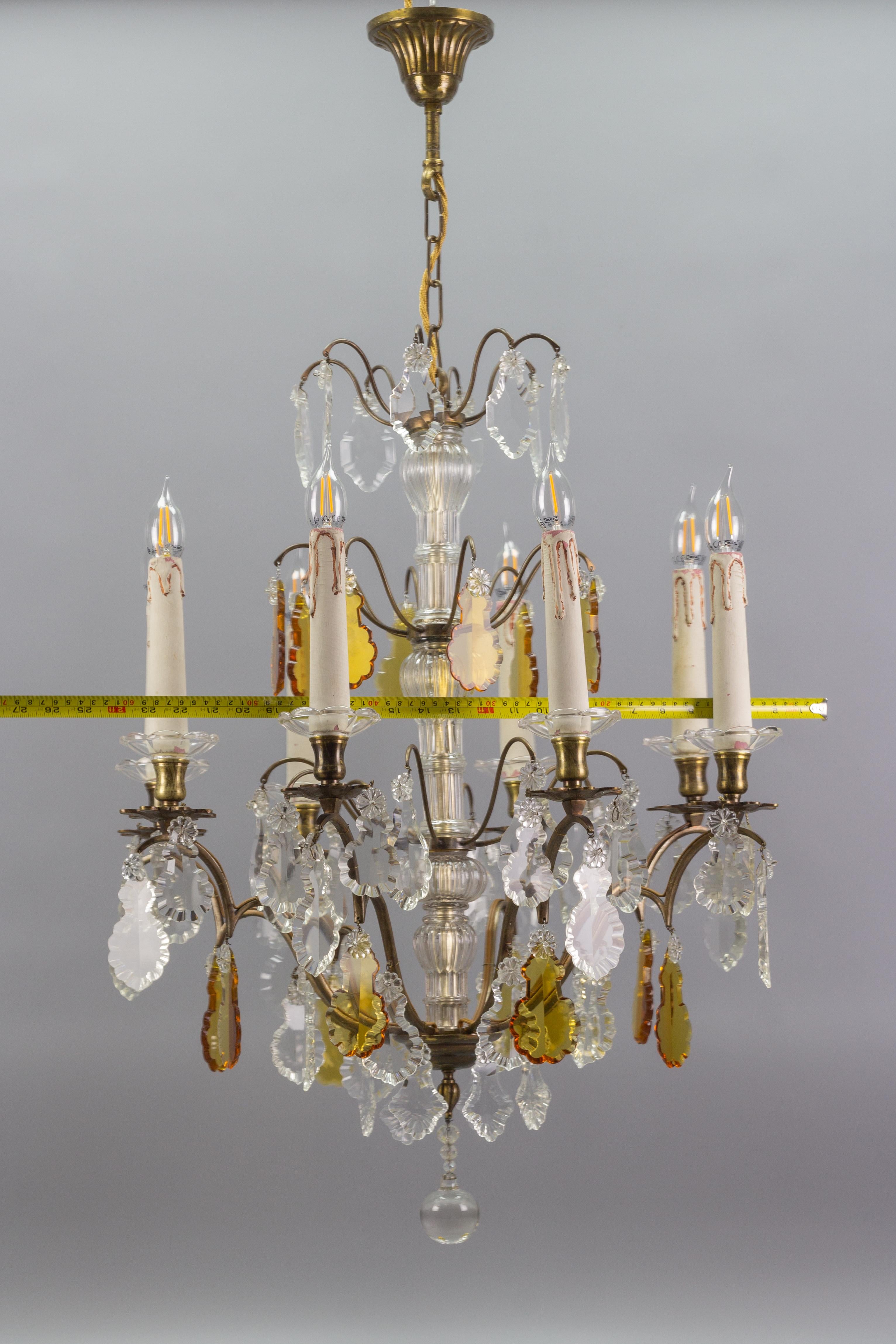 Lustre français du début du XXe siècle à huit lumières en verre de cristal et laiton en vente 13