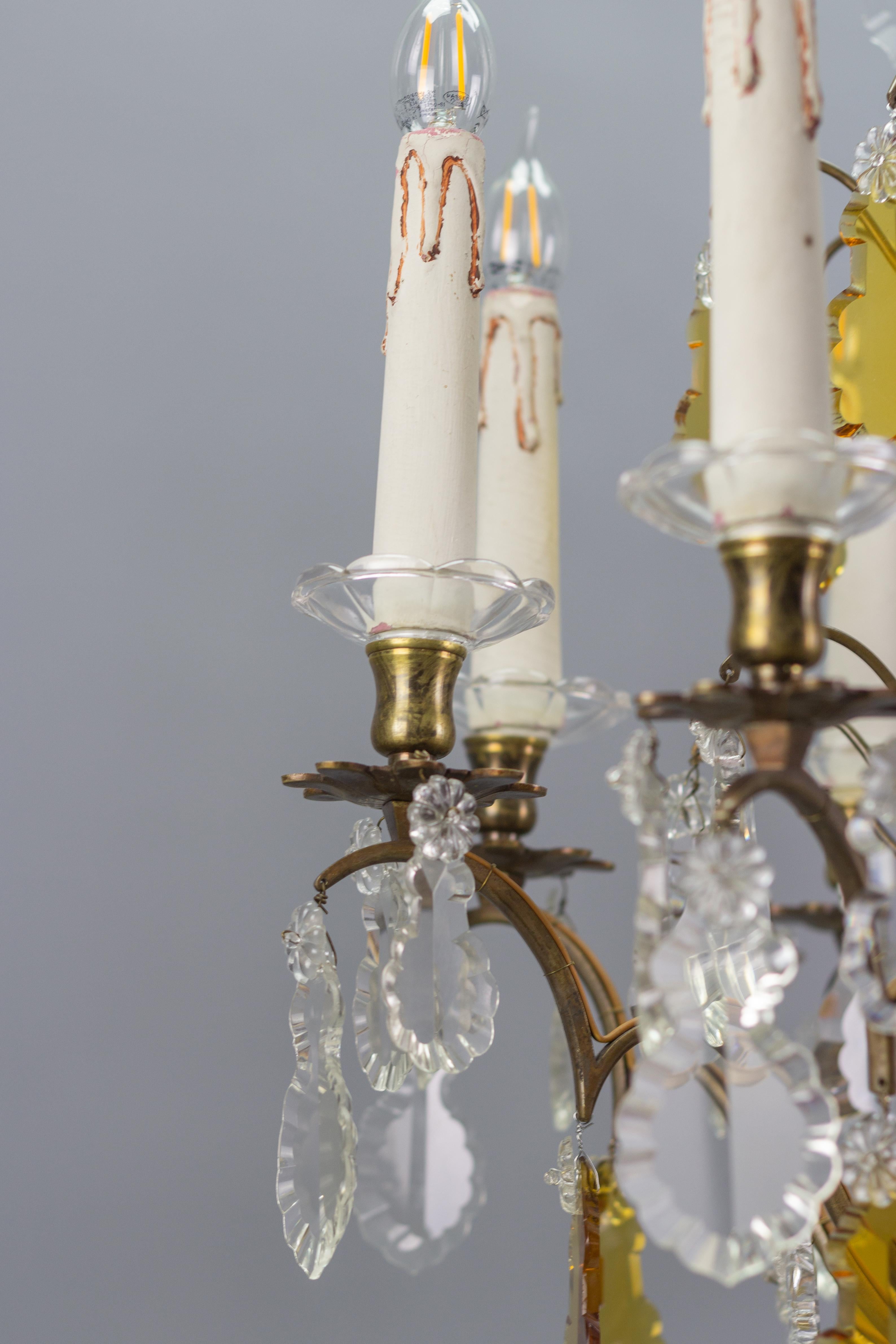 Laiton Lustre français du début du XXe siècle à huit lumières en verre de cristal et laiton en vente