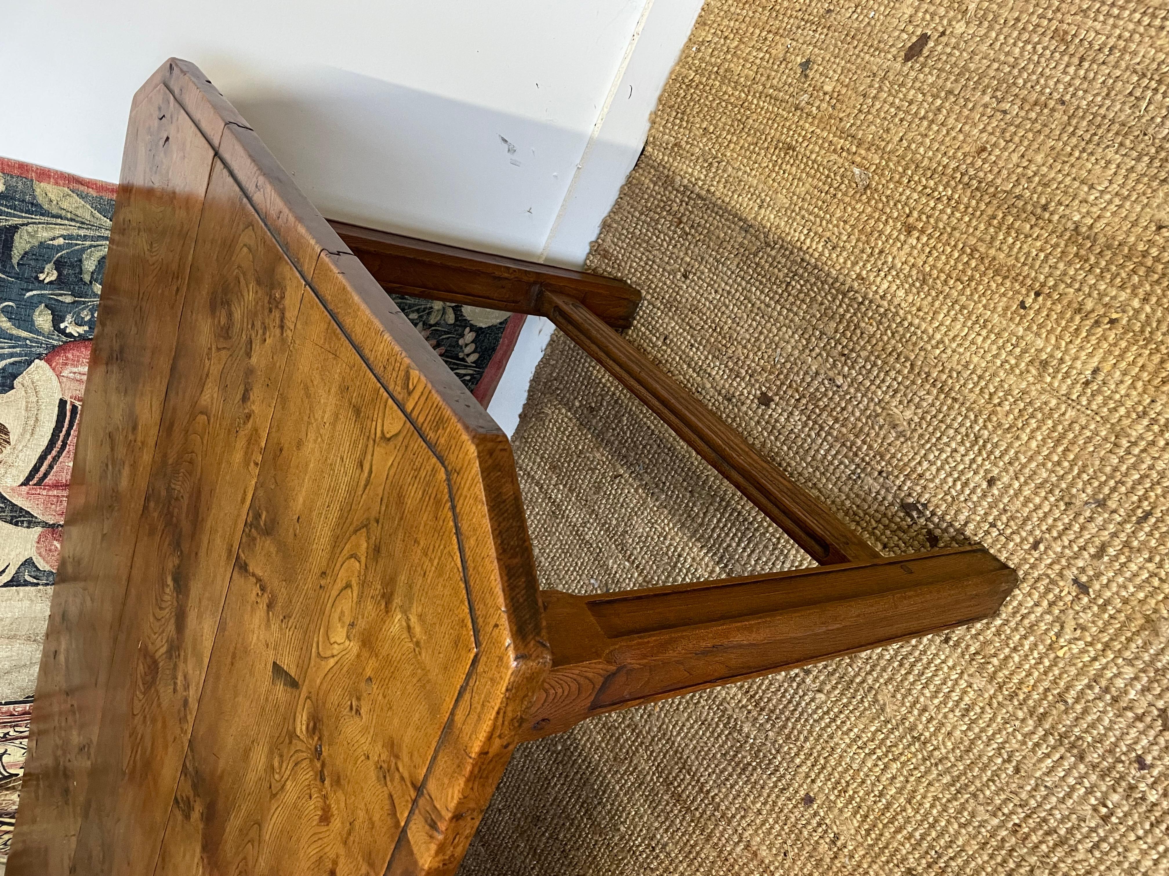 Early 20th century French elm farmhouse table  For Sale 5