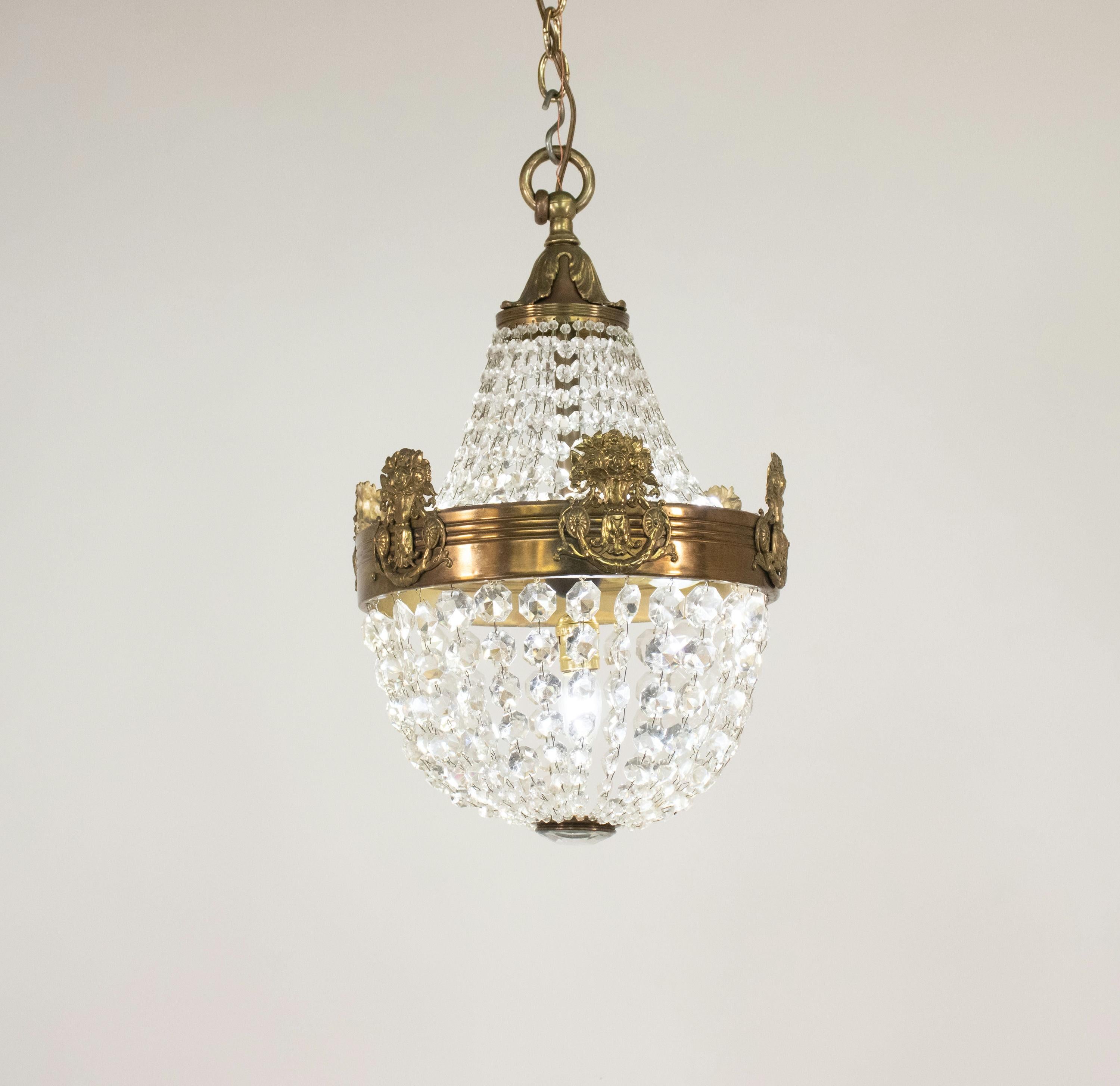 Stile impero Lampadario di cristallo con perline in stile impero francese dei primi del Novecento in vendita