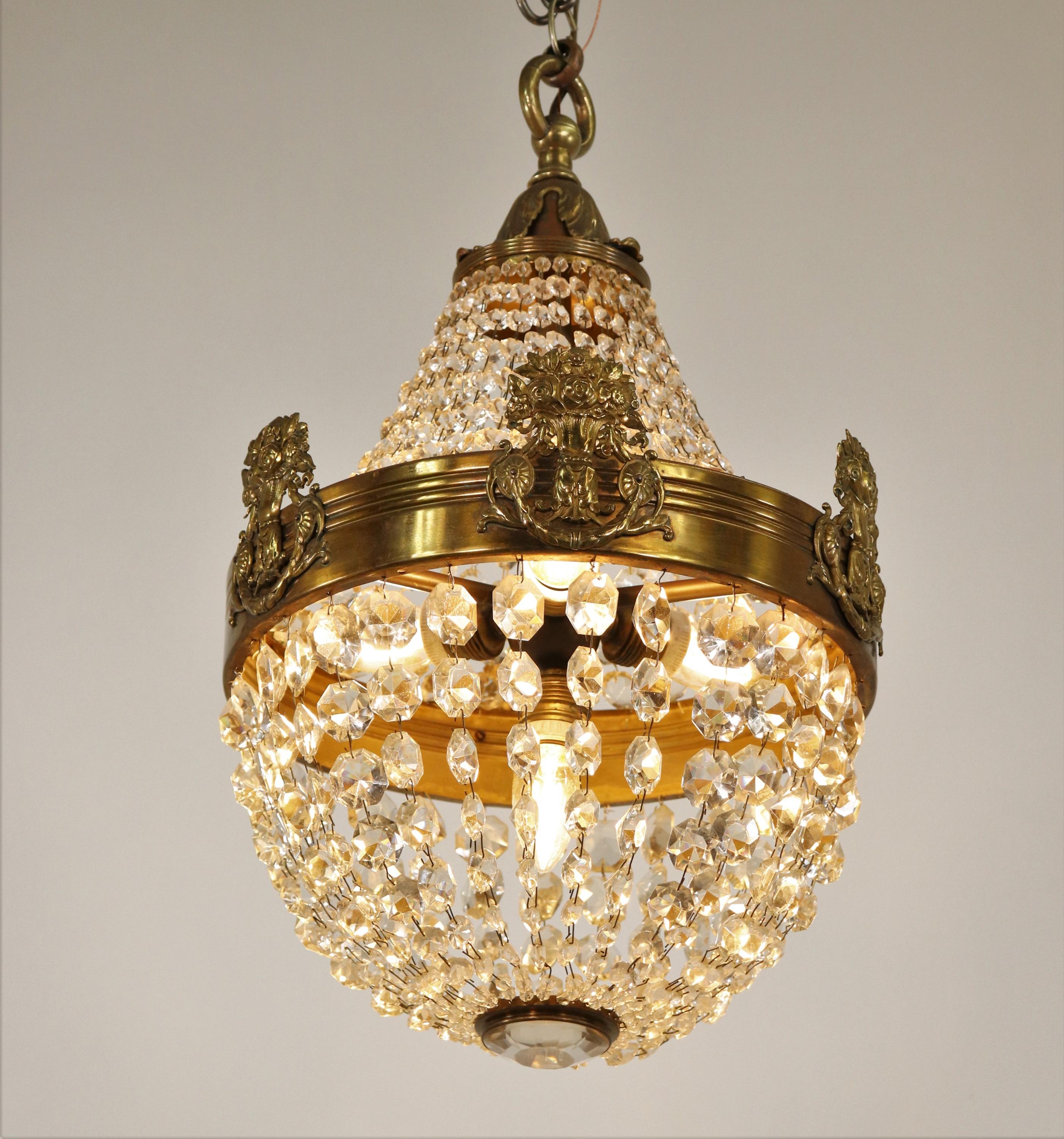 Francese Lampadario di cristallo con perline in stile impero francese dei primi del Novecento in vendita