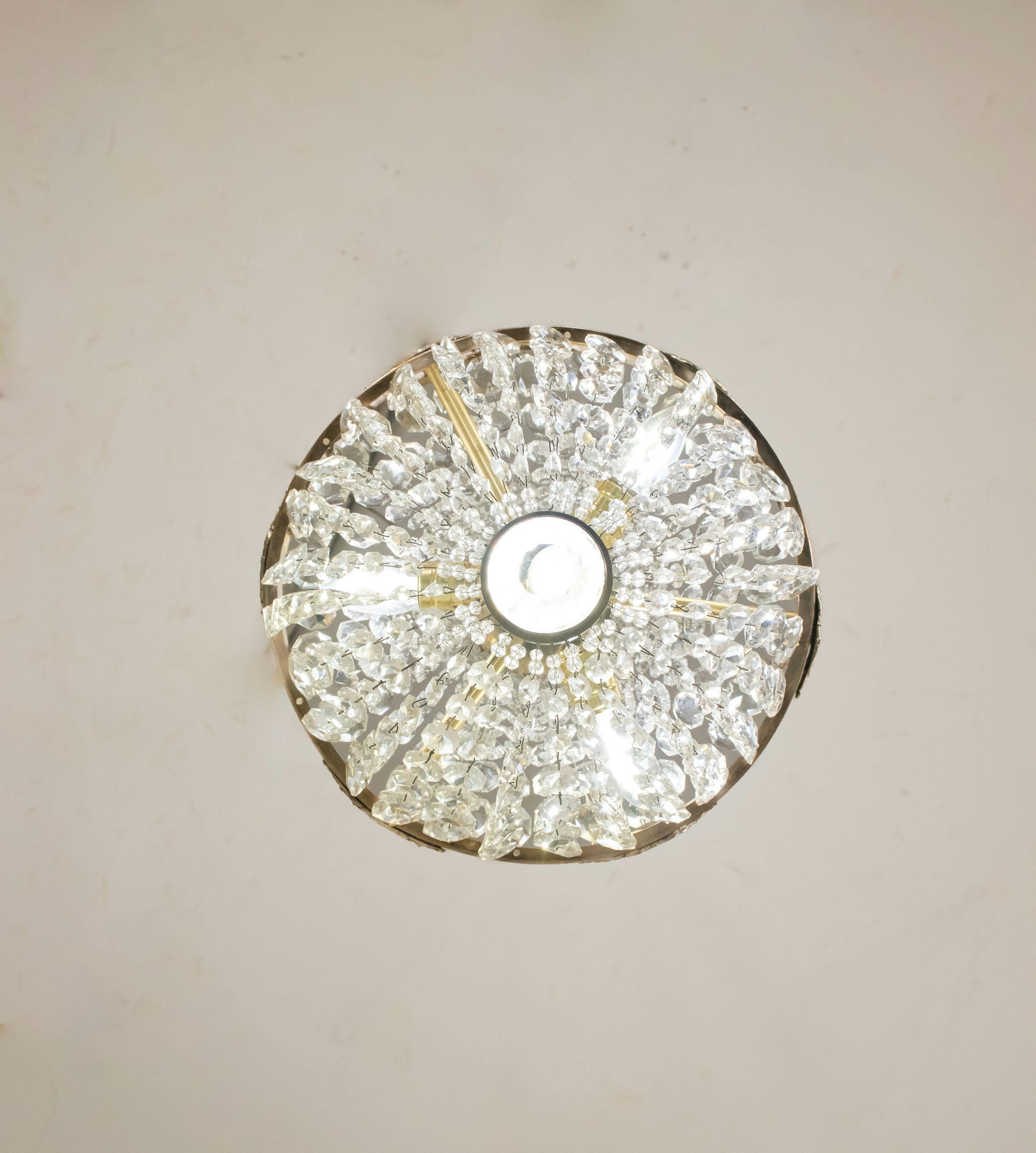 Fatto a mano Lampadario di cristallo con perline in stile impero francese dei primi del Novecento in vendita