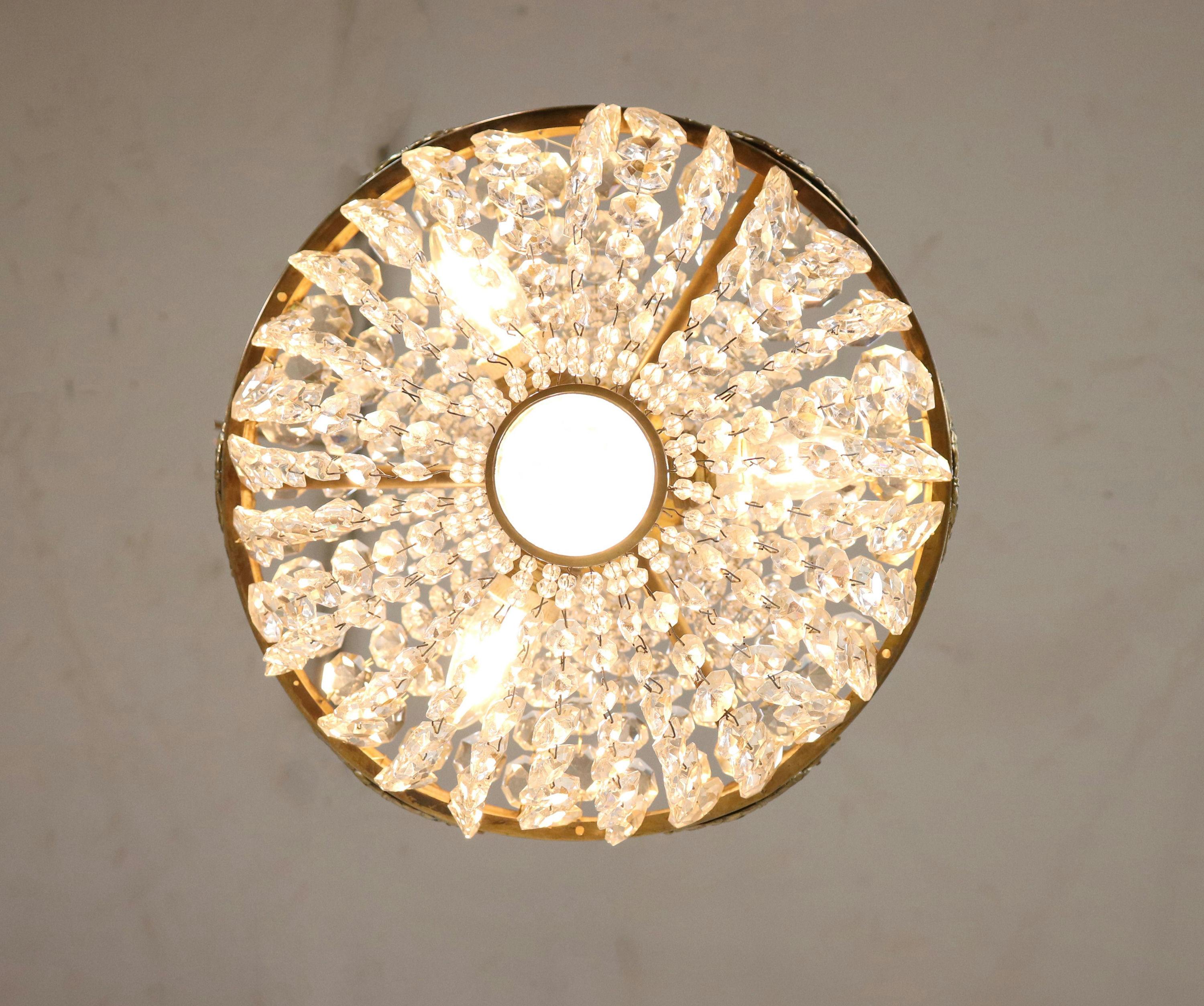Lampadario di cristallo con perline in stile impero francese dei primi del Novecento In condizioni buone in vendita a Chicago, IL