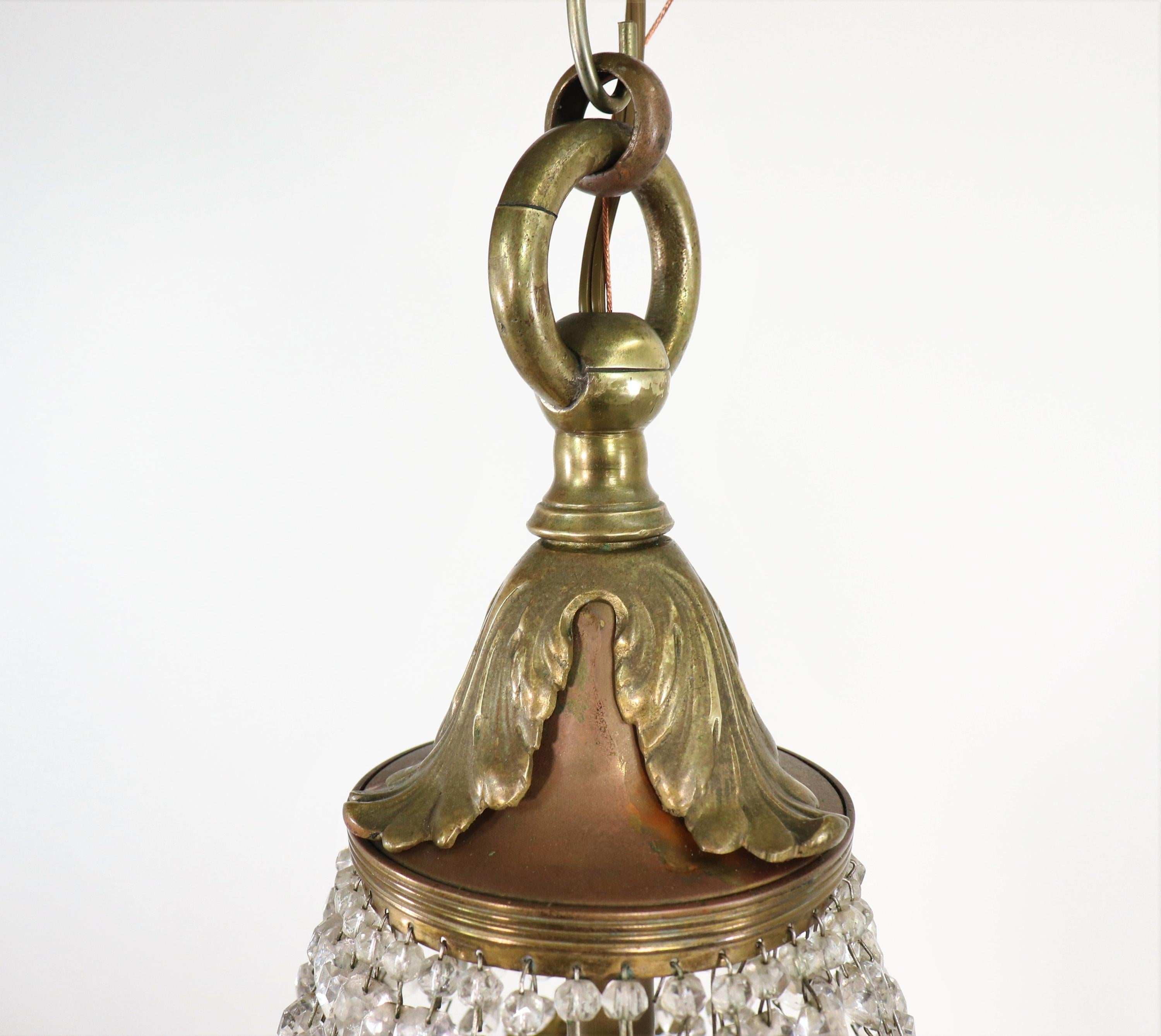 Ottone Lampadario di cristallo con perline in stile impero francese dei primi del Novecento in vendita