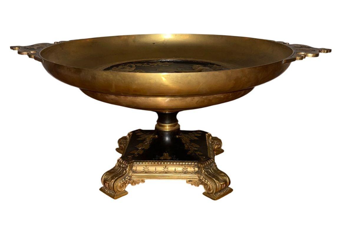 XX secolo Tazza con piedistallo in bronzo stile Impero dei primi del Novecento - Firmata E. Picault in vendita