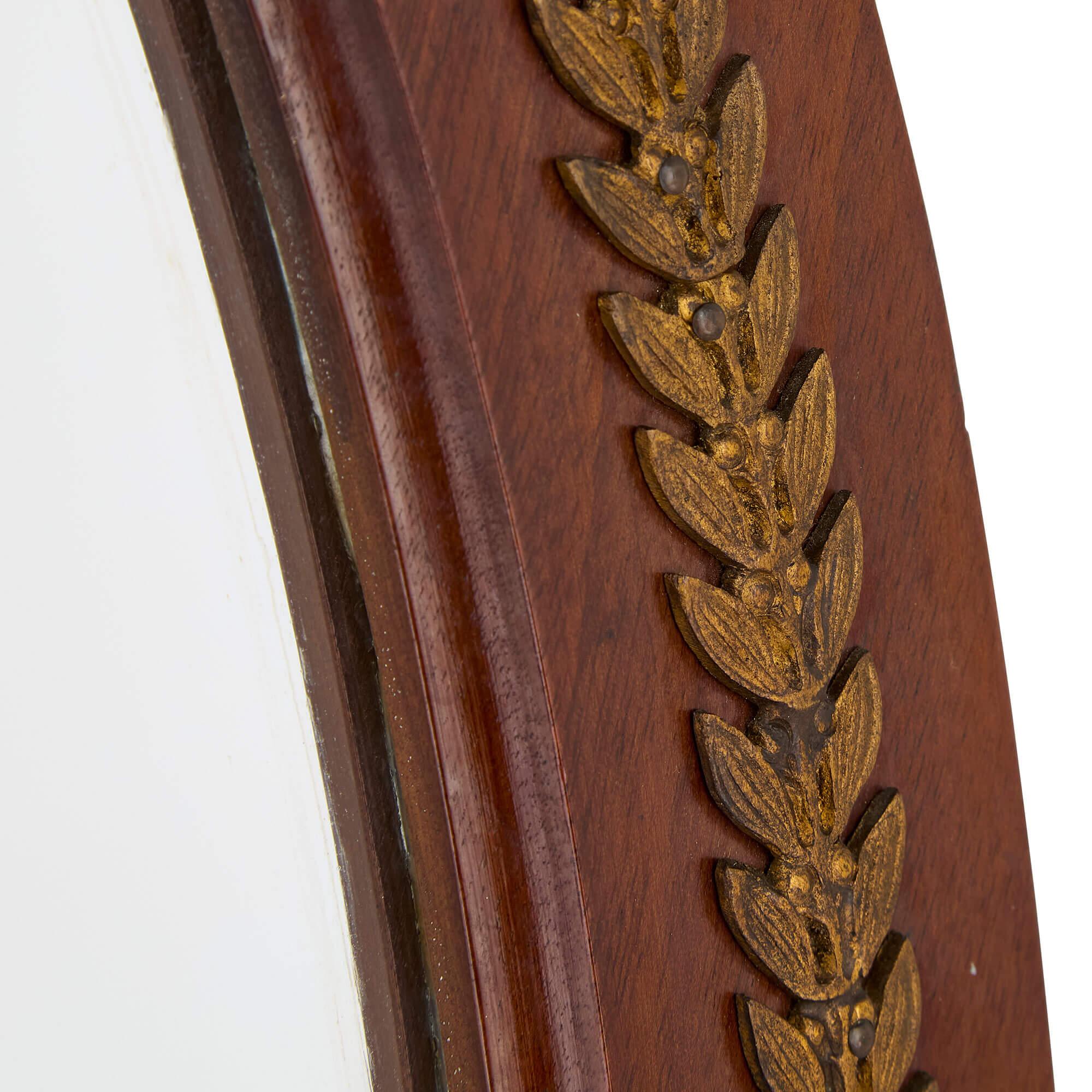 Français Écran de cheminée en verre et bois d'orme du début du 20e siècle de style Empire français en vente