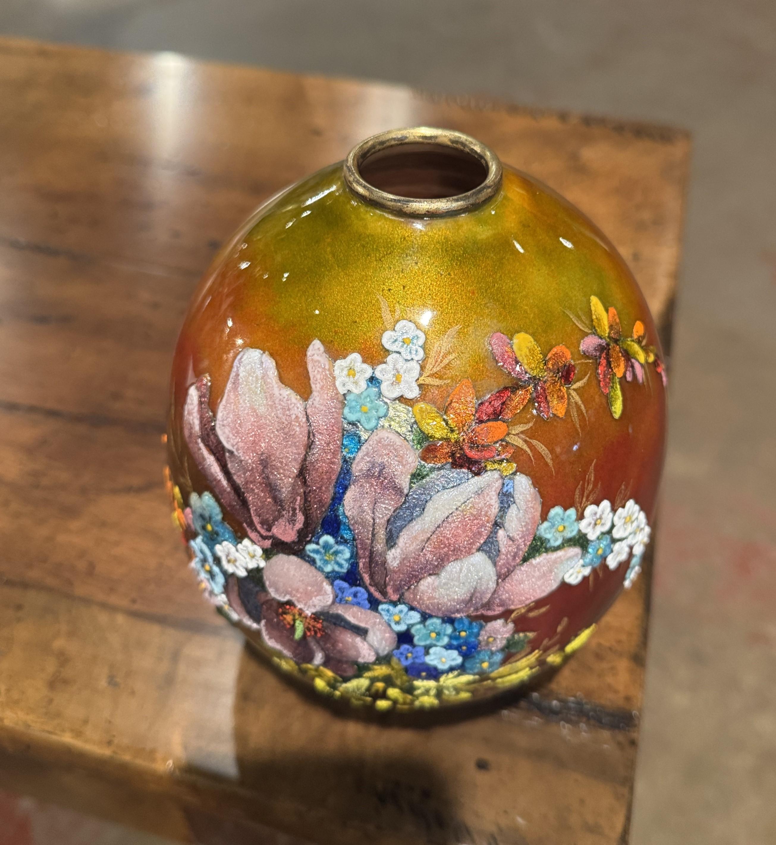 Art Déco Vaso smaltato francese dei primi del Novecento con decorazioni floreali firmato Camille Fauré in vendita