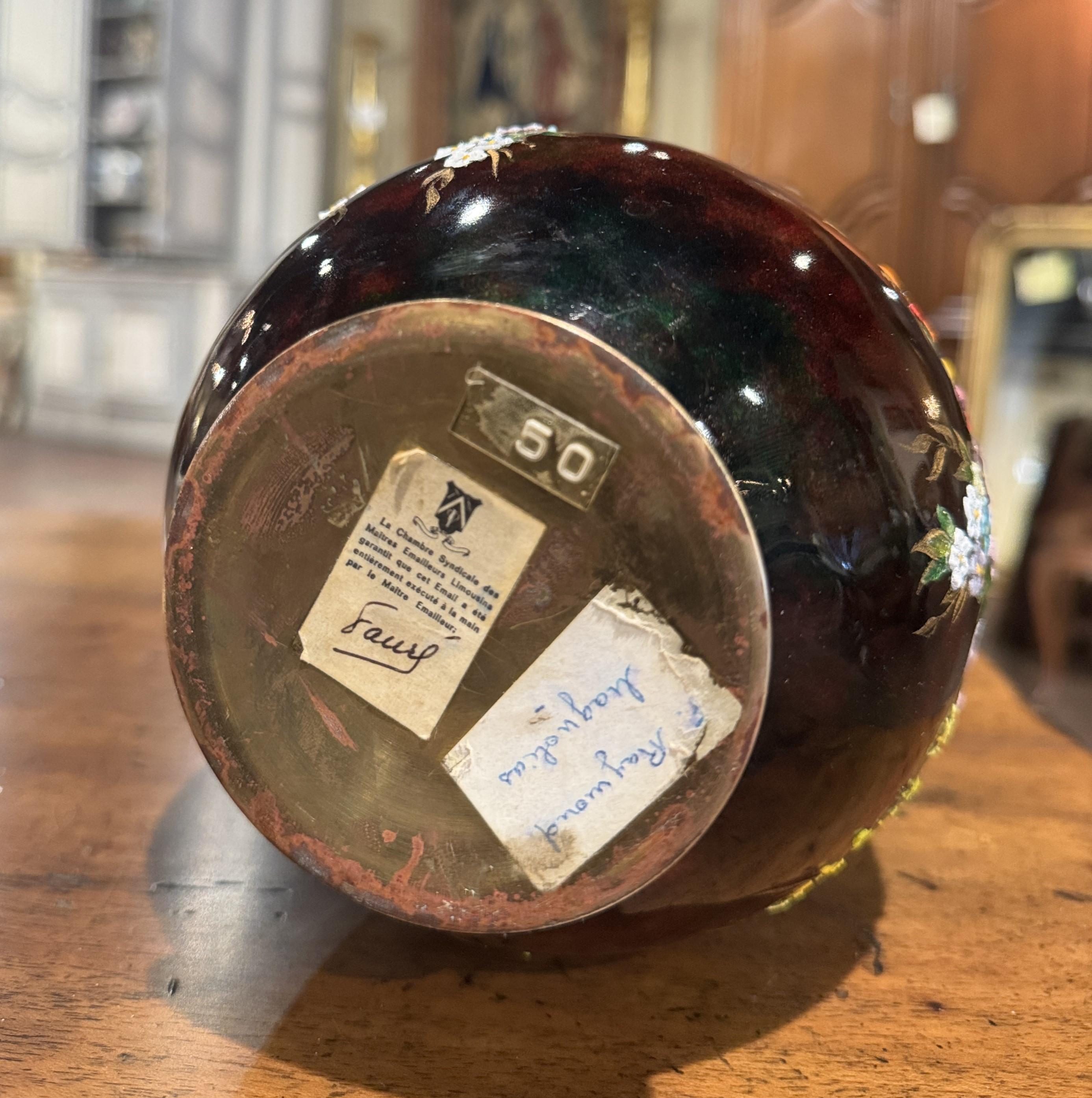 XX secolo Vaso smaltato francese dei primi del Novecento con decorazioni floreali firmato Camille Fauré in vendita