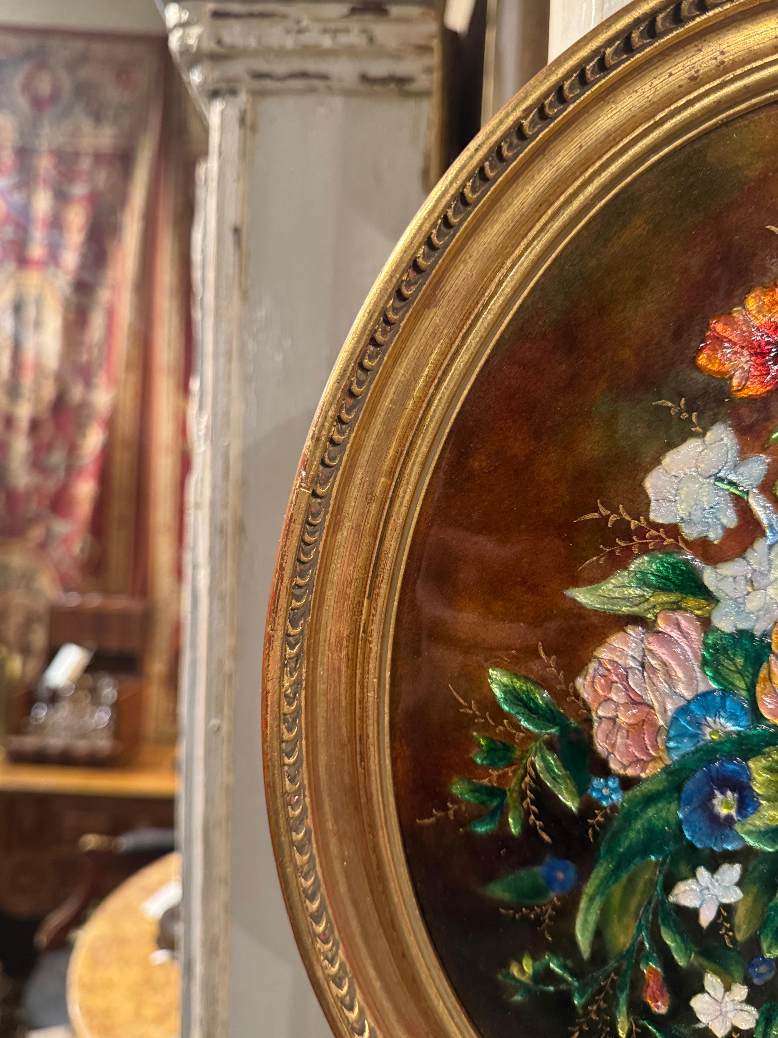 Placa de pared esmaltada francesa de principios del siglo XX Decoración floral Firmada Camille Fauré en Excelente estado para la venta en Dallas, TX