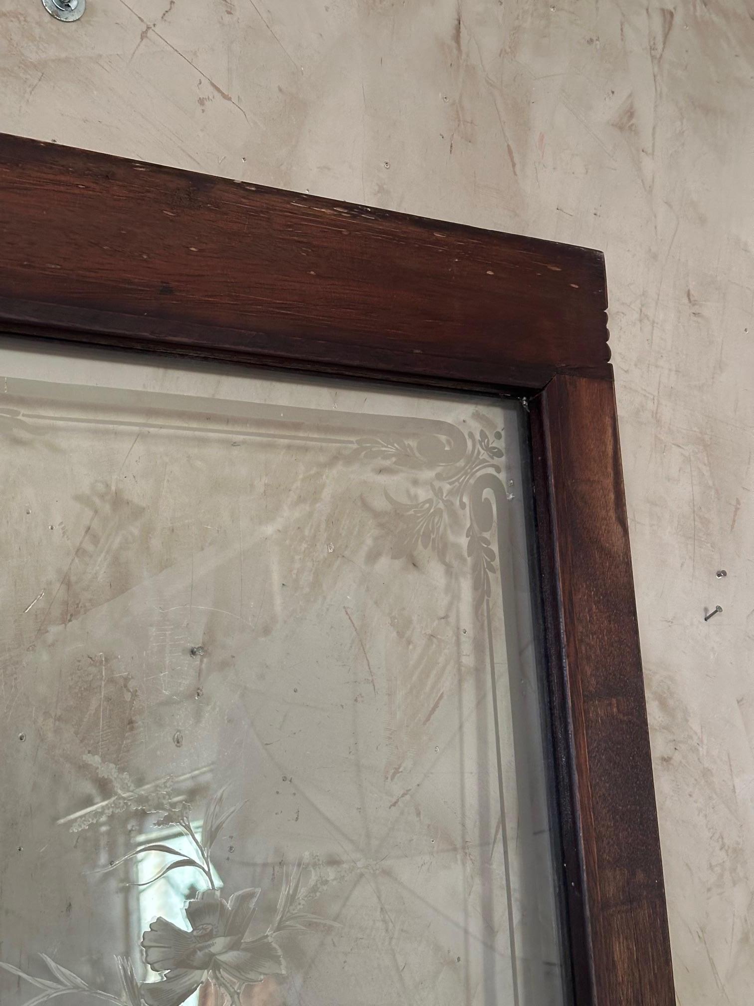 Französische Tür aus graviertem Glas und Nussbaumholz, 1900er Jahre im Angebot 4