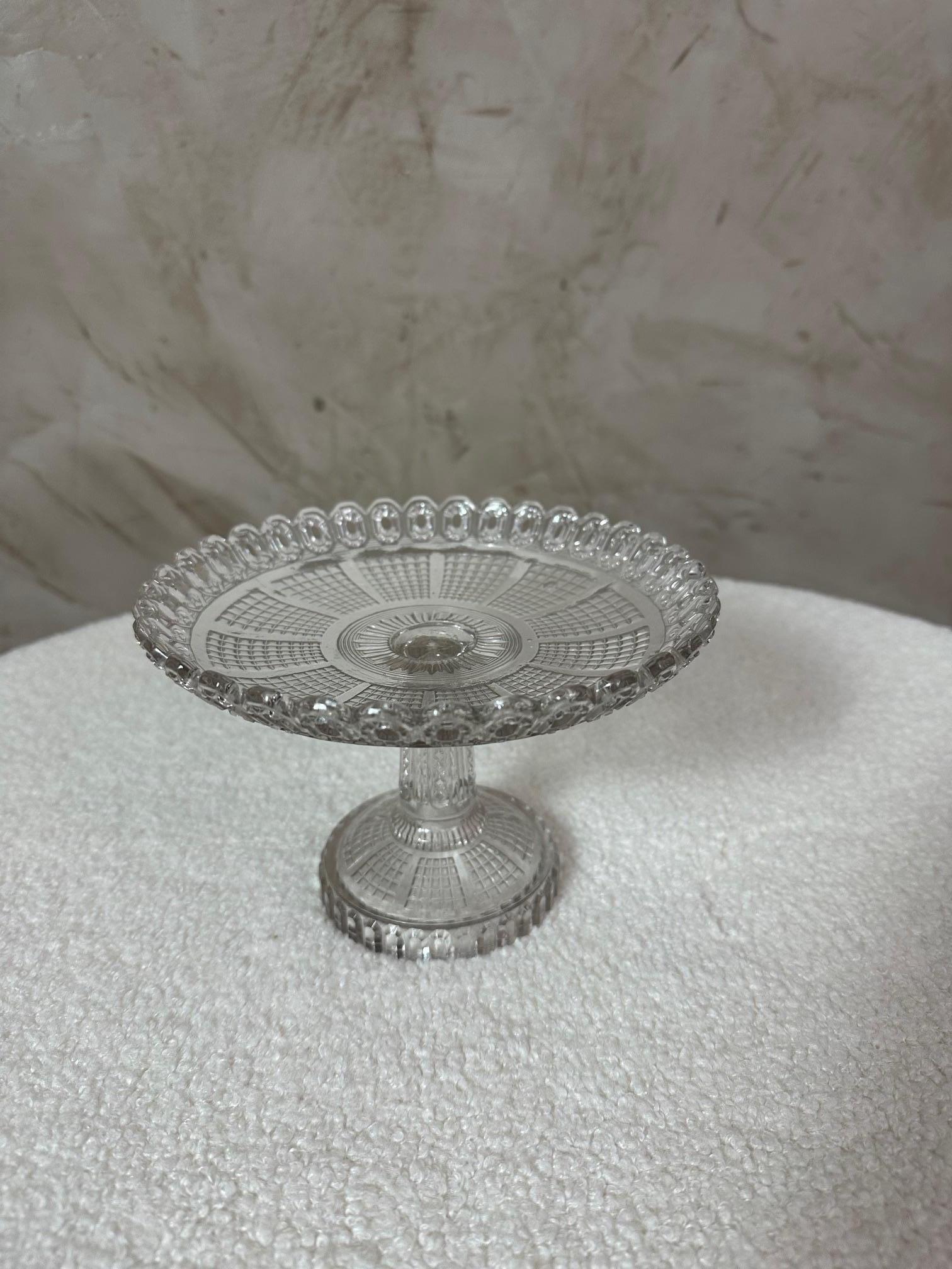 Frühes 20. Jahrhundert Französisch graviert Glas Sockel Schale, 1900s (Graviert) im Angebot