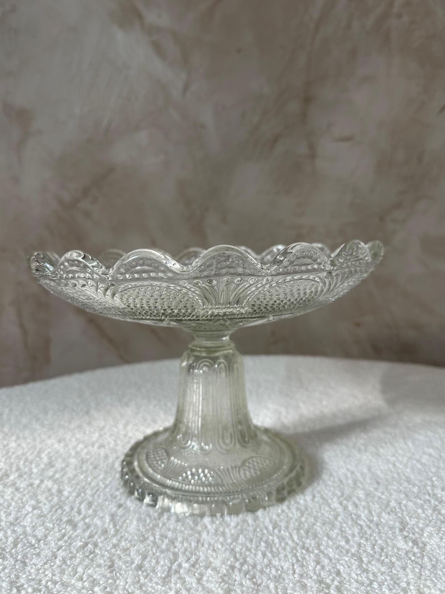 Early 20th Century Early 20th century French Engraved Glass Pedestal Dish, 1900s For Sale