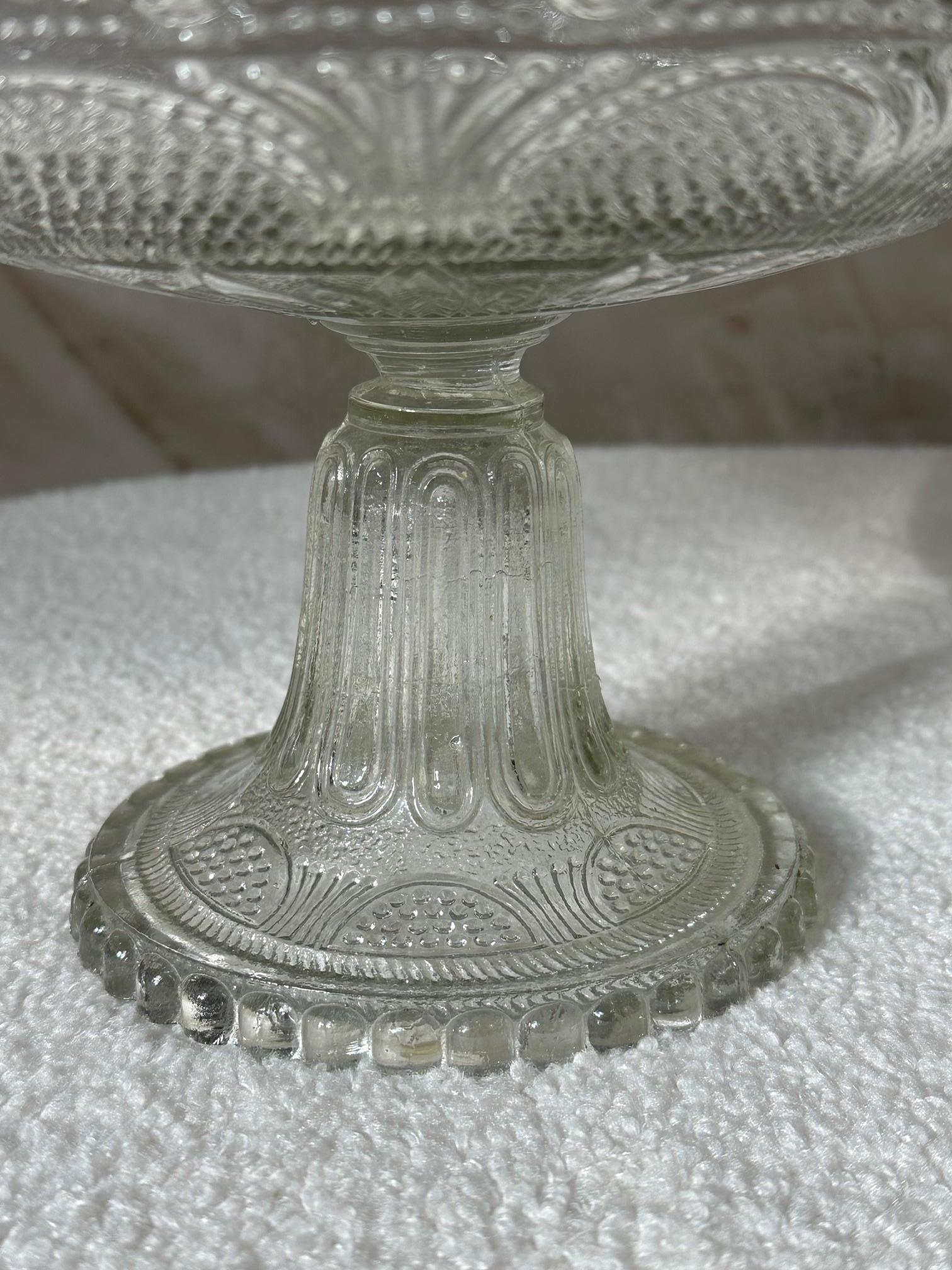 Early 20th century French Engraved Glass Pedestal Dish, 1900s For Sale 1