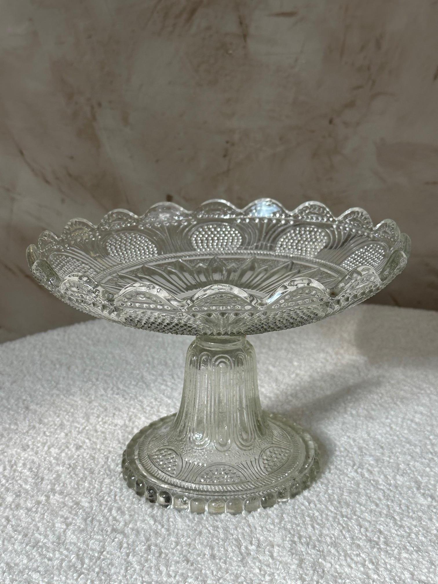 Early 20th century French Engraved Glass Pedestal Dish, 1900s For Sale 2