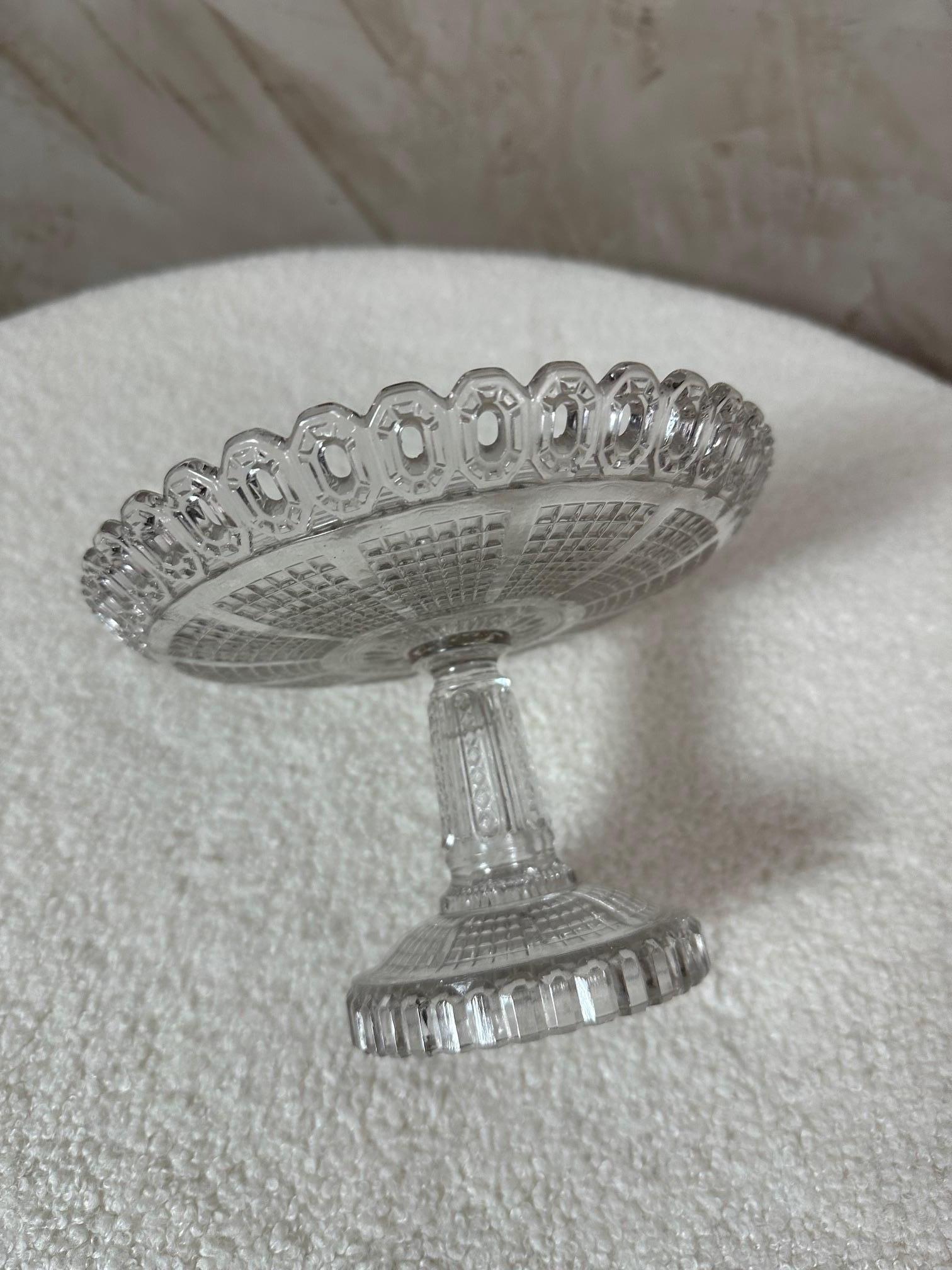 Frühes 20. Jahrhundert Französisch graviert Glas Sockel Schale, 1900s im Angebot 2