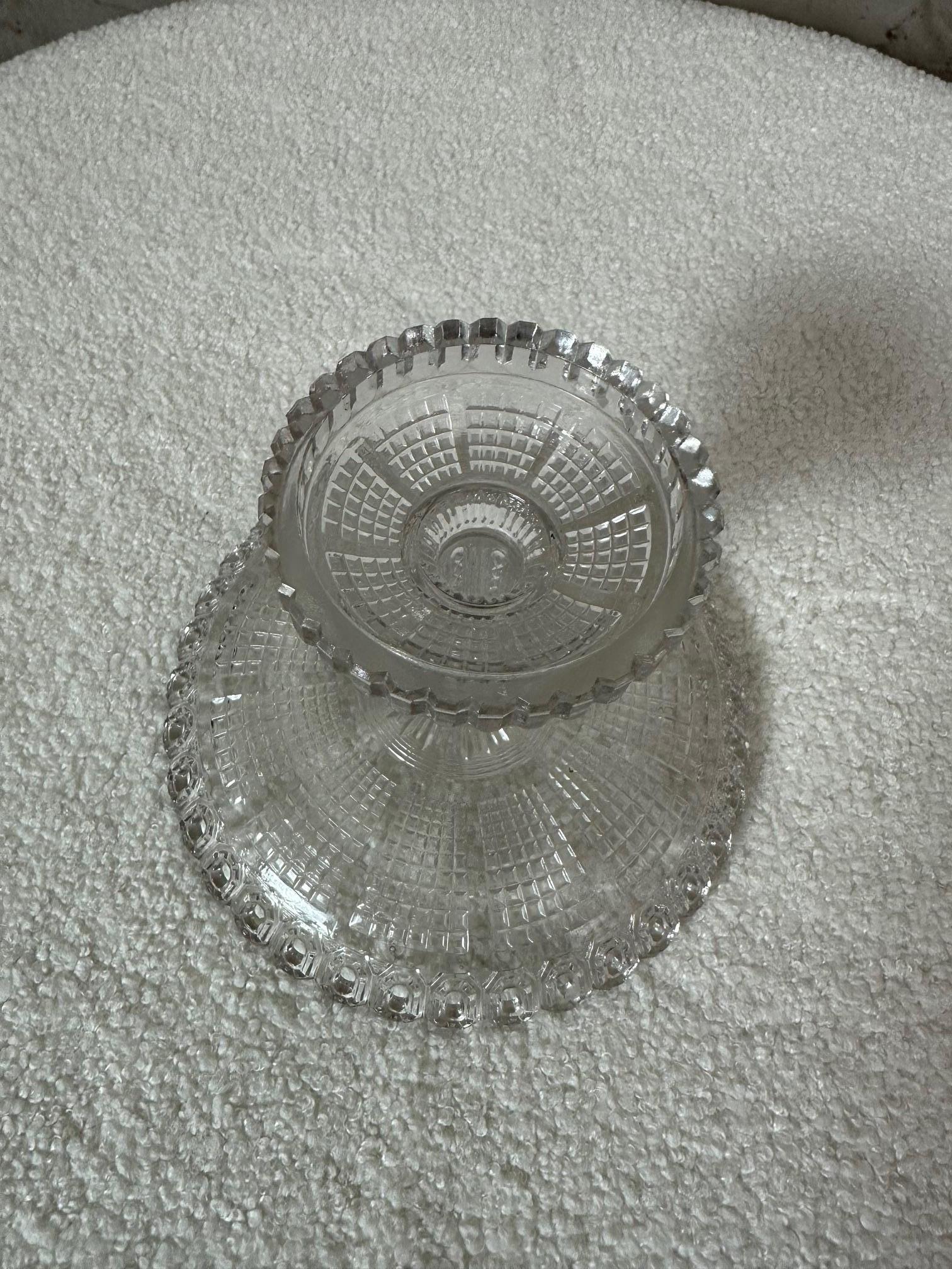 Frühes 20. Jahrhundert Französisch graviert Glas Sockel Schale, 1900s im Angebot 3