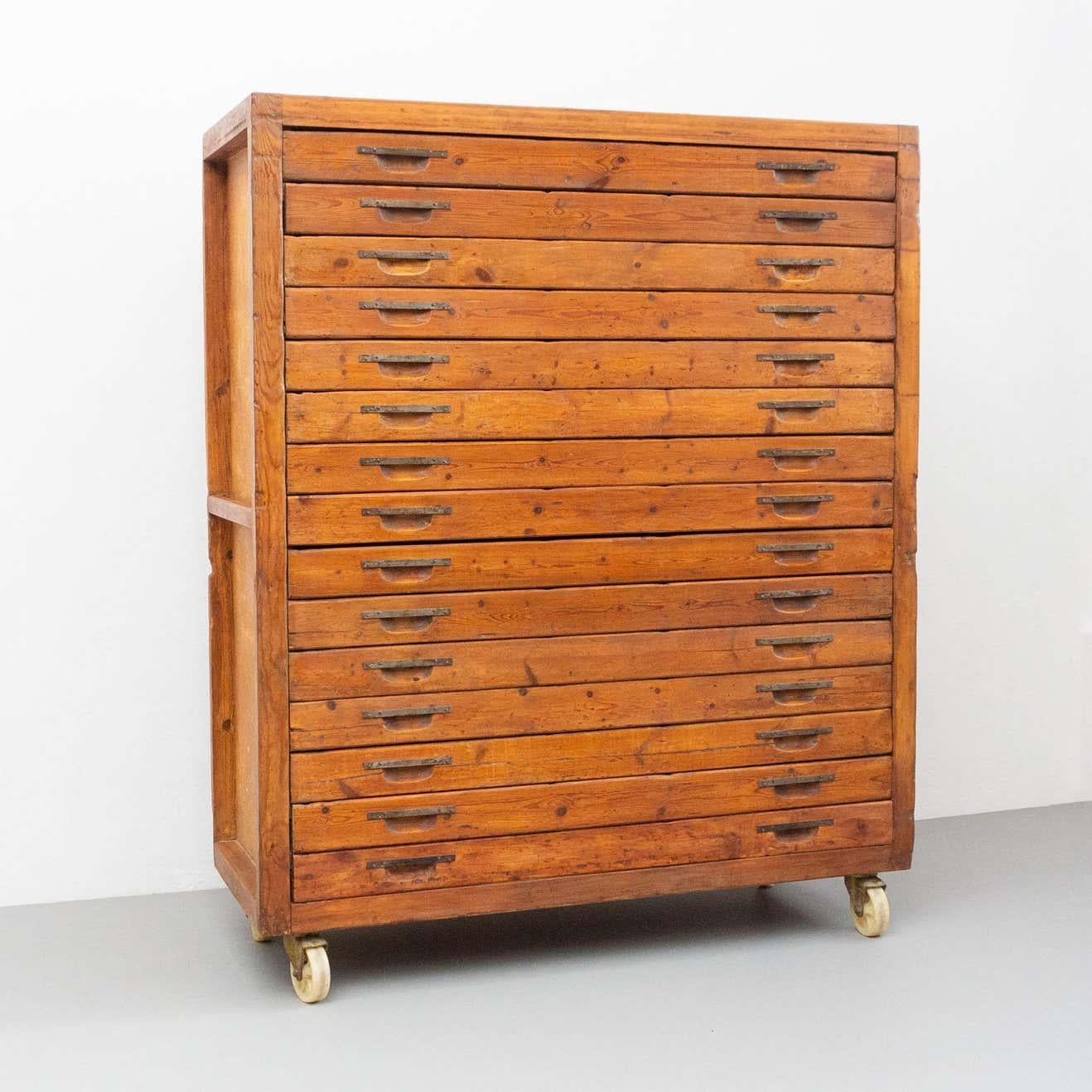 Anfang des 20. Jahrhunderts Wood Large French File Cabinet (Französisch) im Angebot