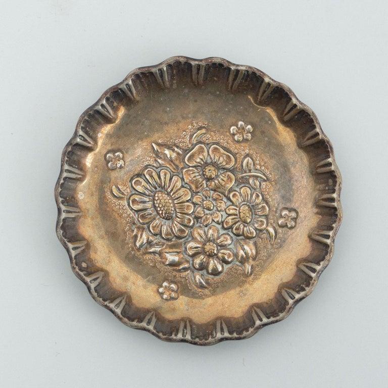 Early 20th Century French Floral Metal Ashtray For Sale 6