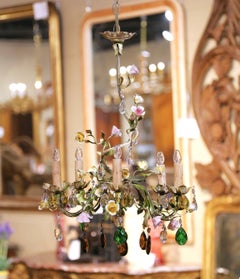 Lámpara de araña francesa de cinco luces, de porcelana y cristal con motivos florales, de principios del siglo XX
