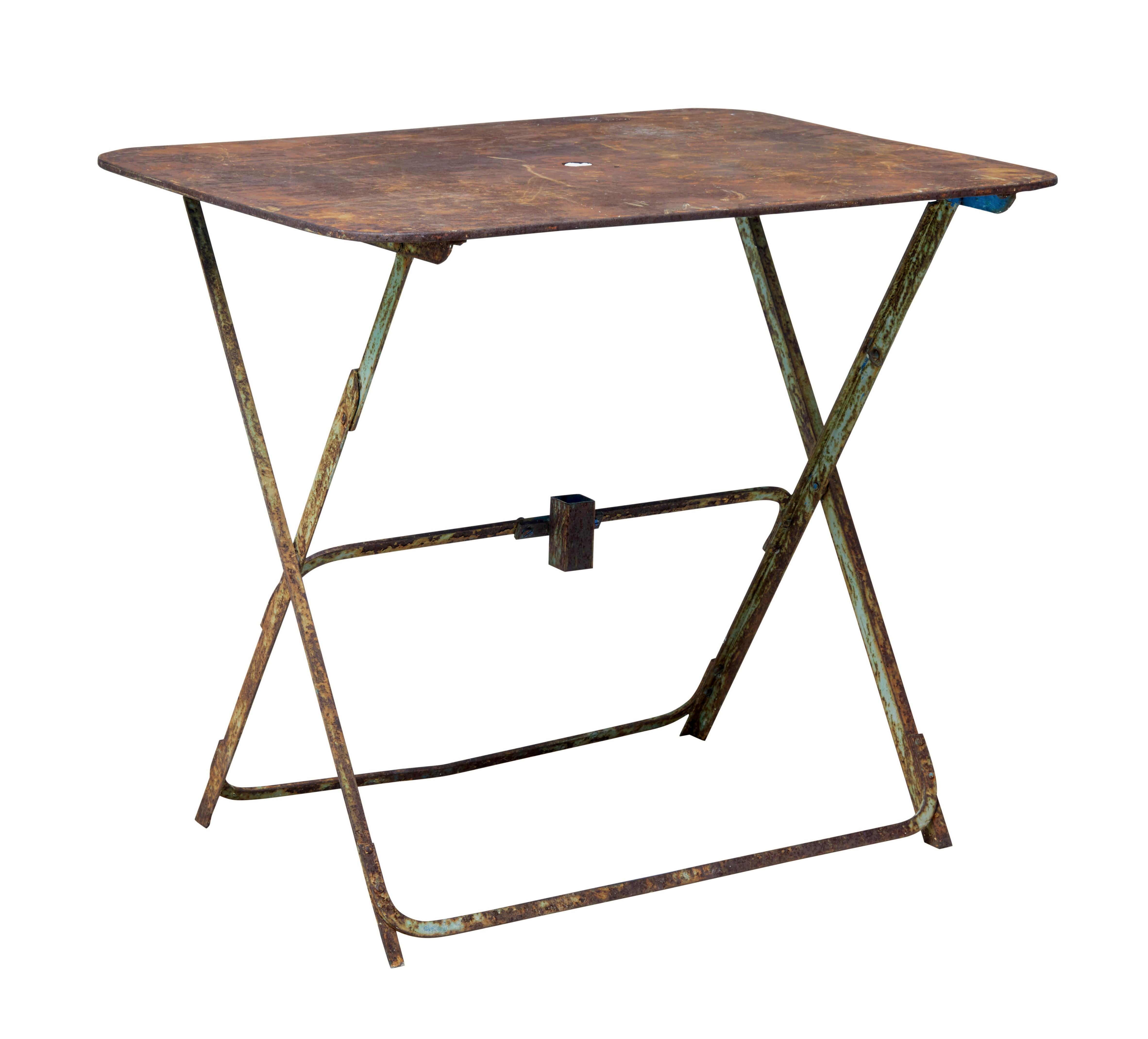 Mesa de jardín francesa plegable de metal de principios del siglo XX en Bastante bueno estado para la venta en Debenham, Suffolk