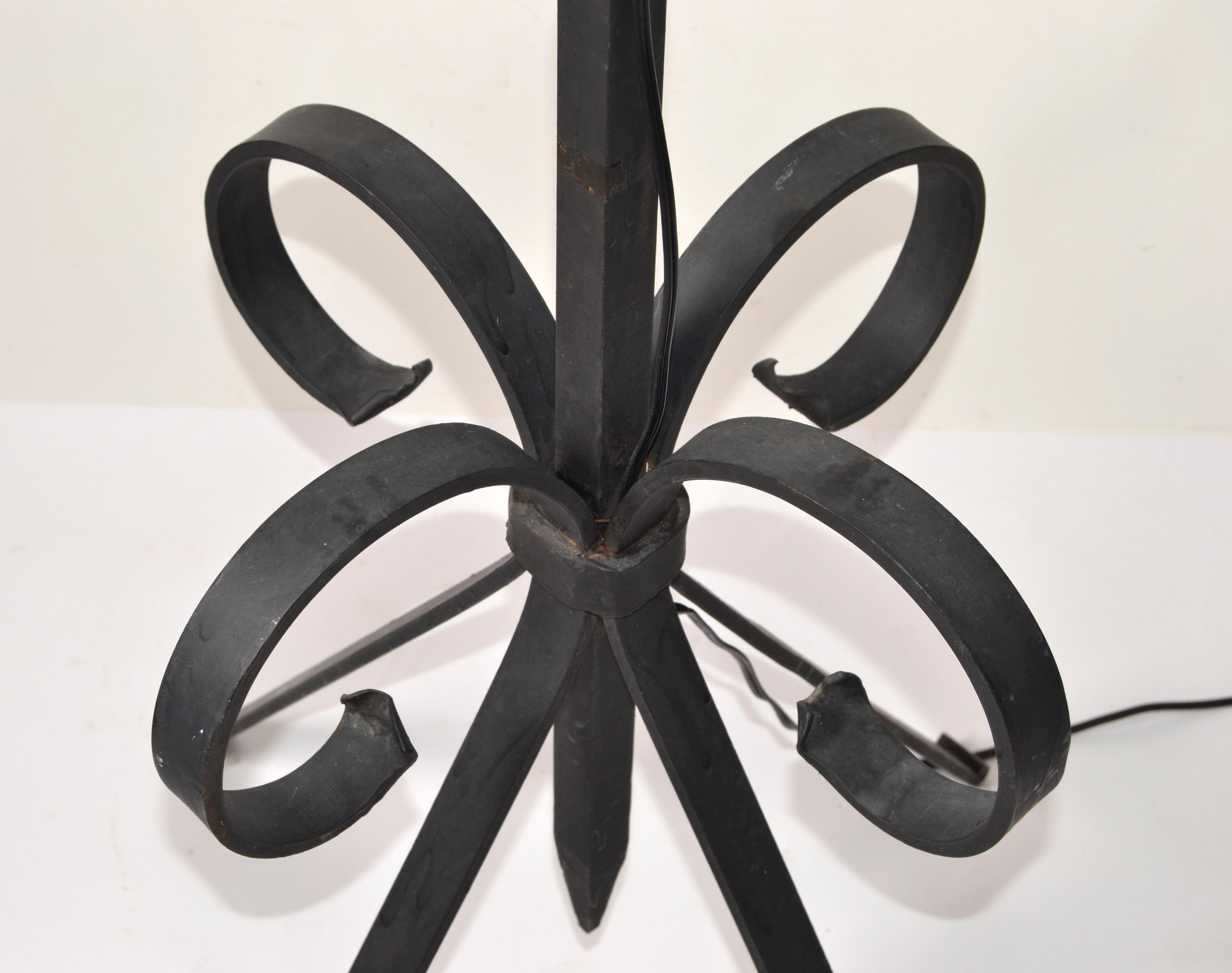 Early 20th Century French Forged Wrought Iron 5 Light Candelabra Floor Lamp For Sale 9