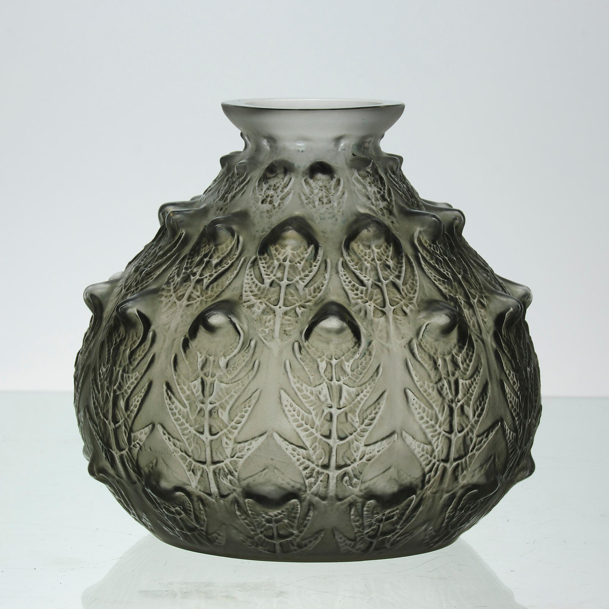 Français Vase en verre dépoli du début du 20e siècle intitulé 