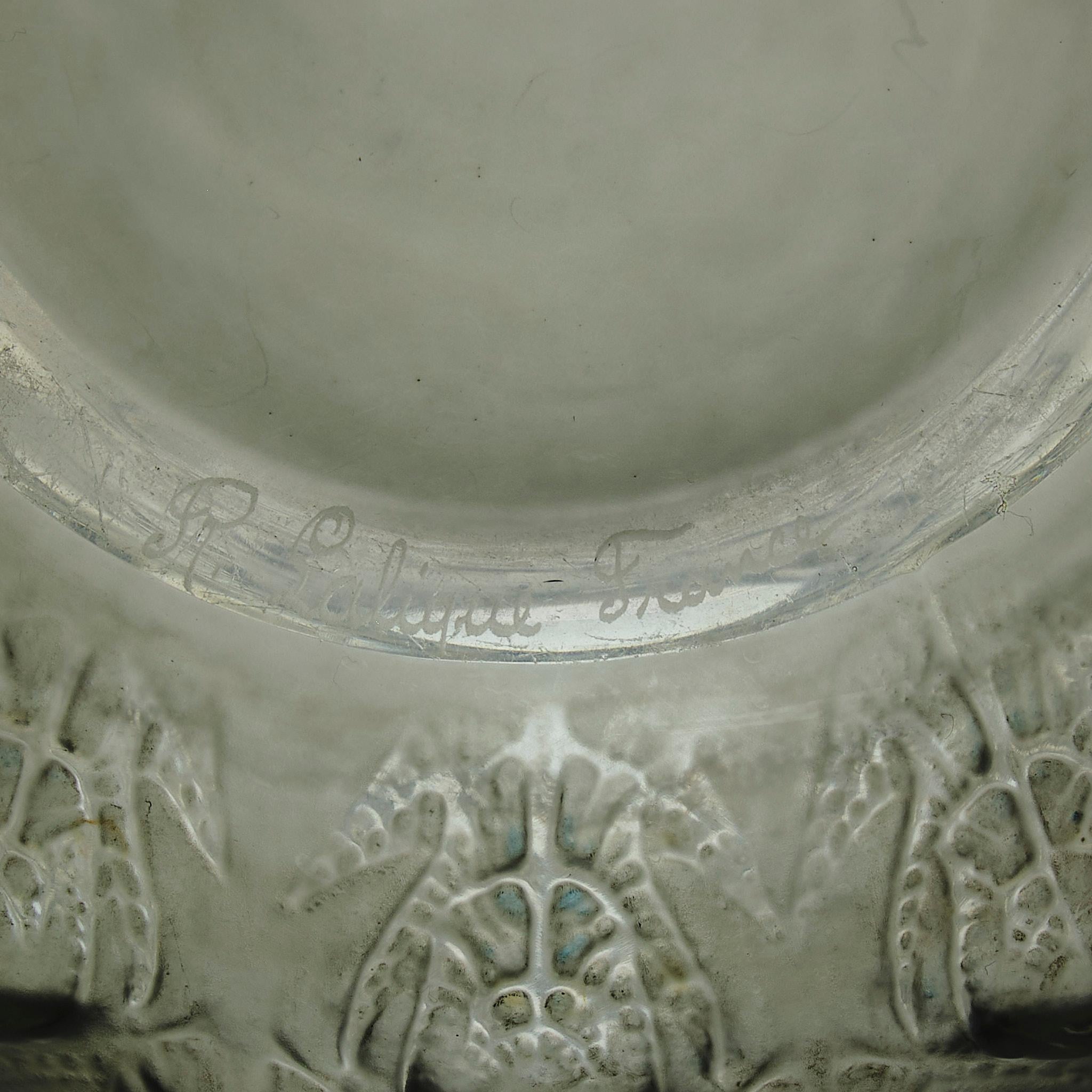 20ième siècle Vase en verre dépoli du début du 20e siècle intitulé 