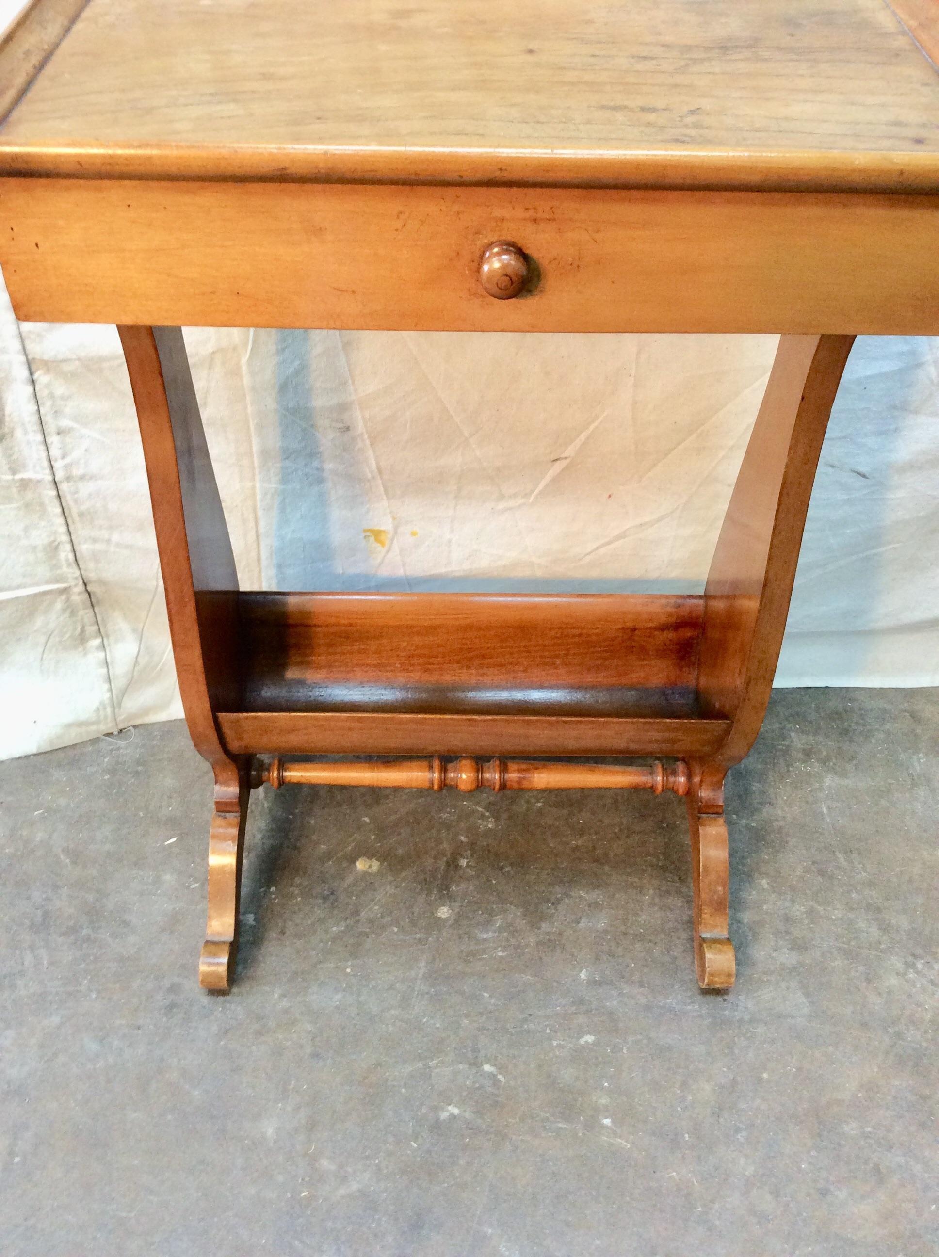Early 20th Century French Fruitwood One Drawer Side Table 1