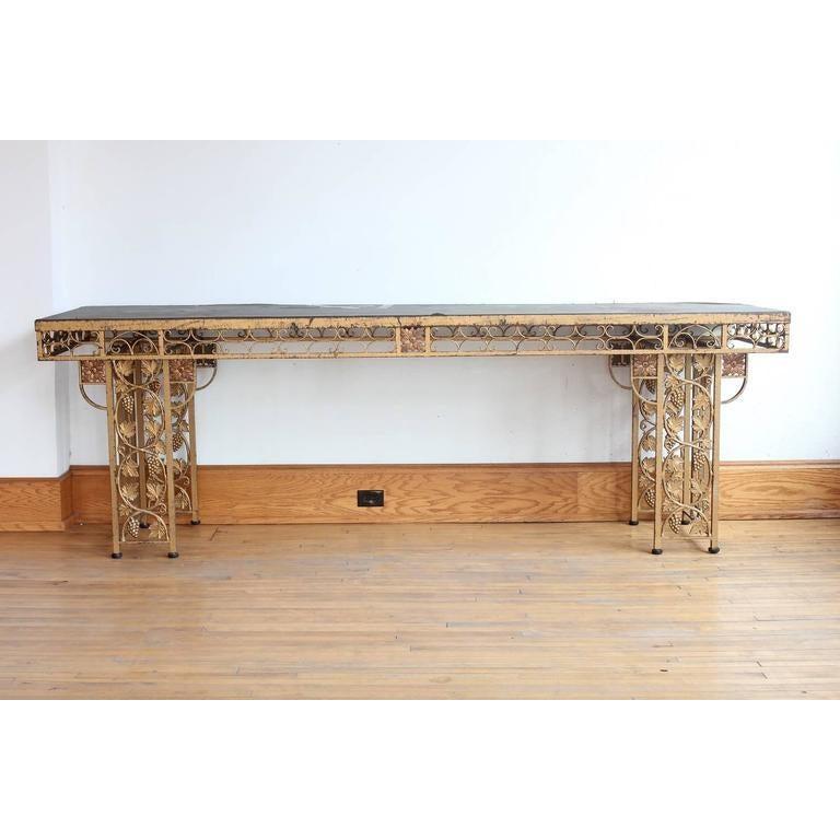 Mesa de bodega francesa de hierro forjado dorado de principios del siglo XX en Bueno estado para la venta en Chicago, IL