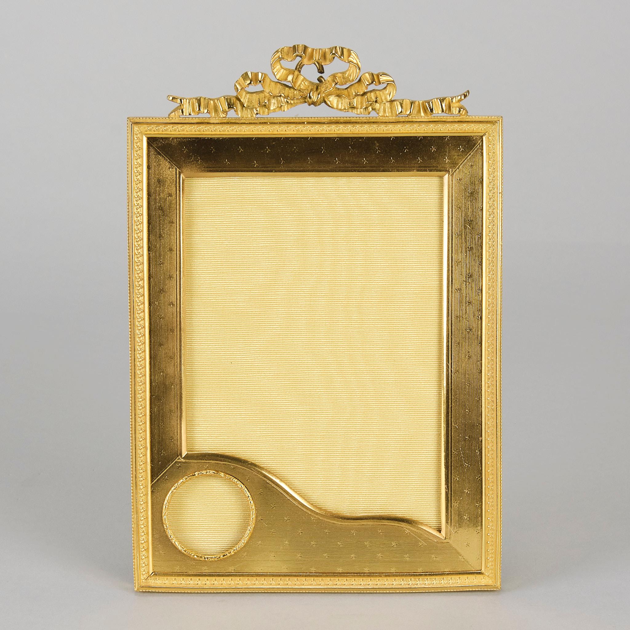 Französischer Rahmen aus vergoldeter Bronze des frühen 20. Jahrhunderts im Louis-XVI.-Stil (Louis XVI.) im Angebot