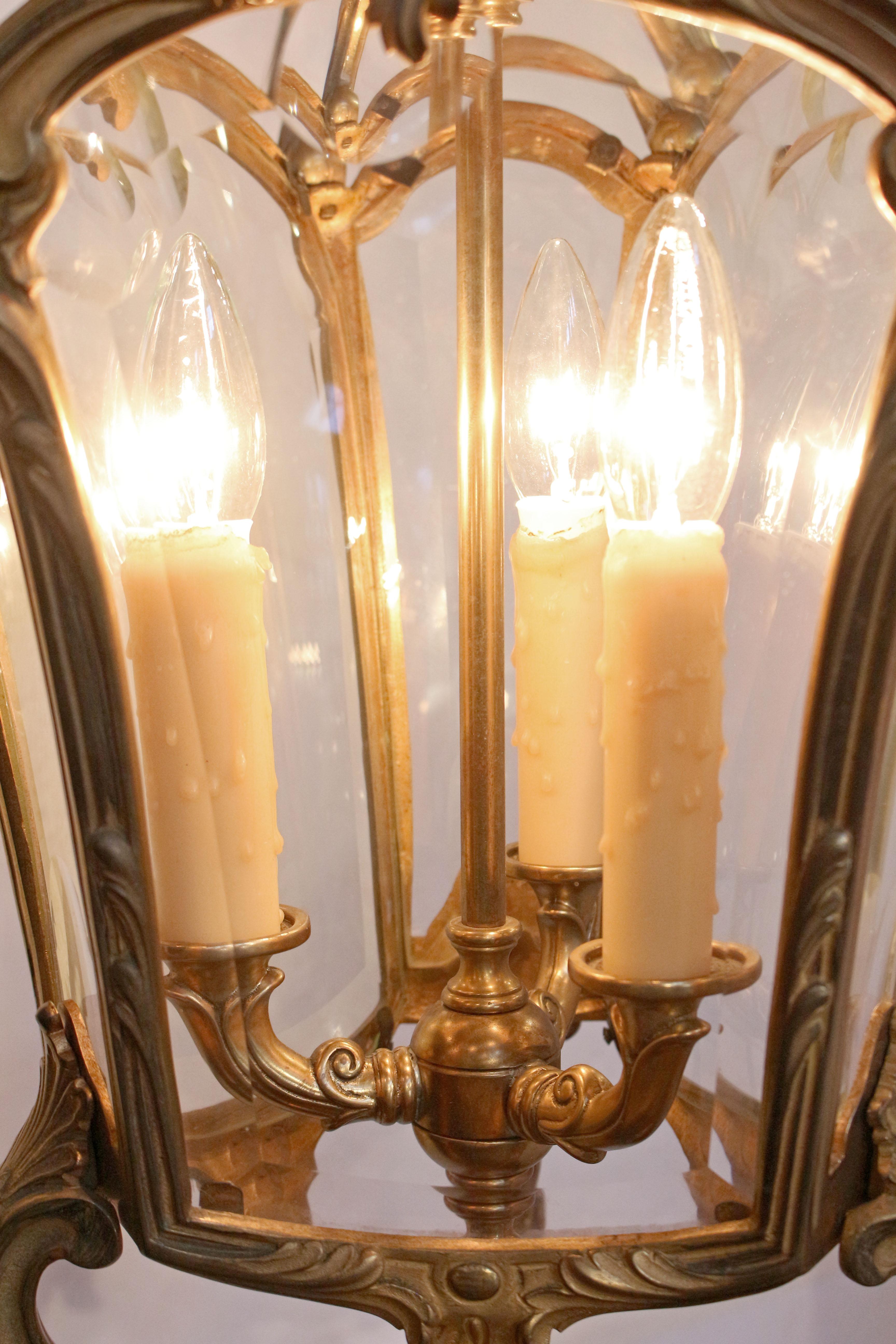 Französische Flurlaterne aus vergoldeter Bronze und Glas aus dem frühen 20. Jahrhundert im Angebot 1