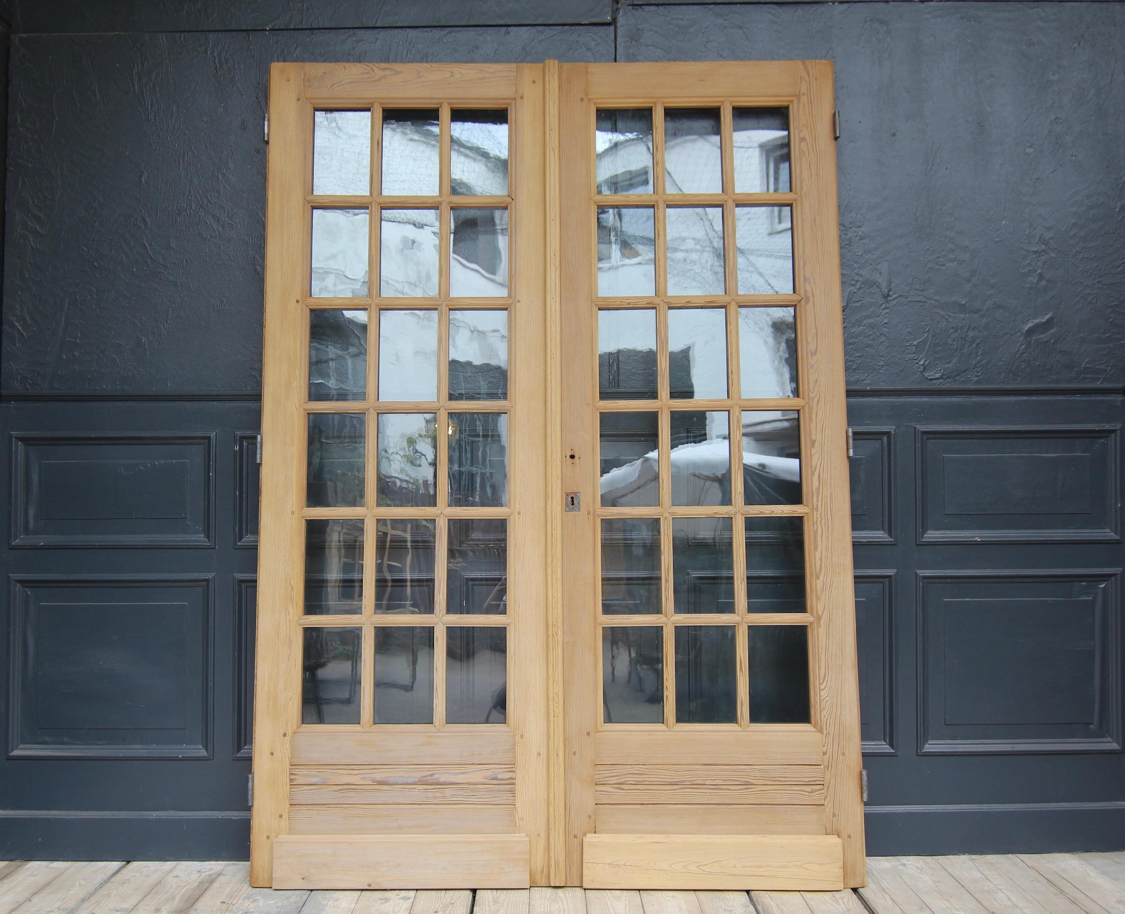 European Early 20th Century French Glazed Double Door Made of Pine