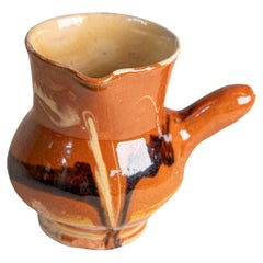 Brocca in terracotta smaltata francese dei primi del Novecento con manico laterale
