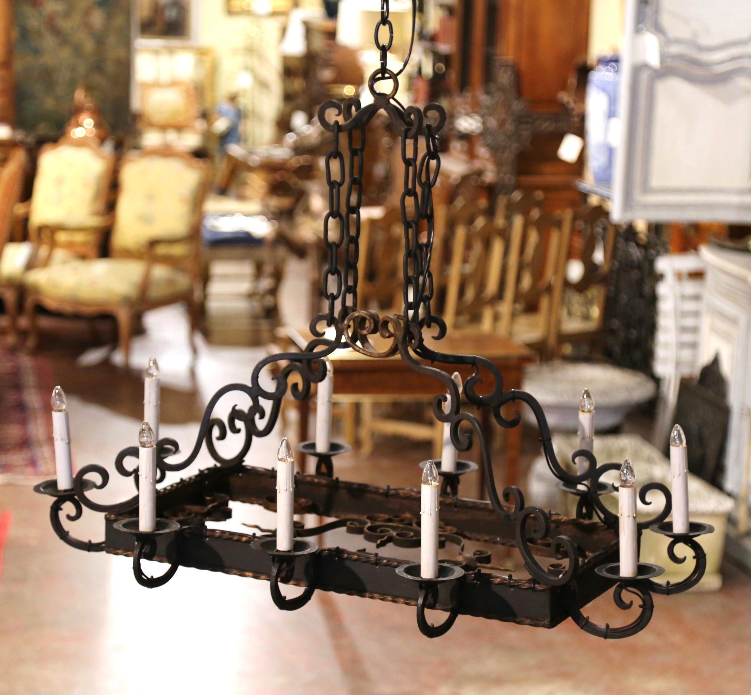Early 20th Century French Gothic Flat Bottom Iron Ten-Light Chandelier In Excellent Condition For Sale In Dallas, TX