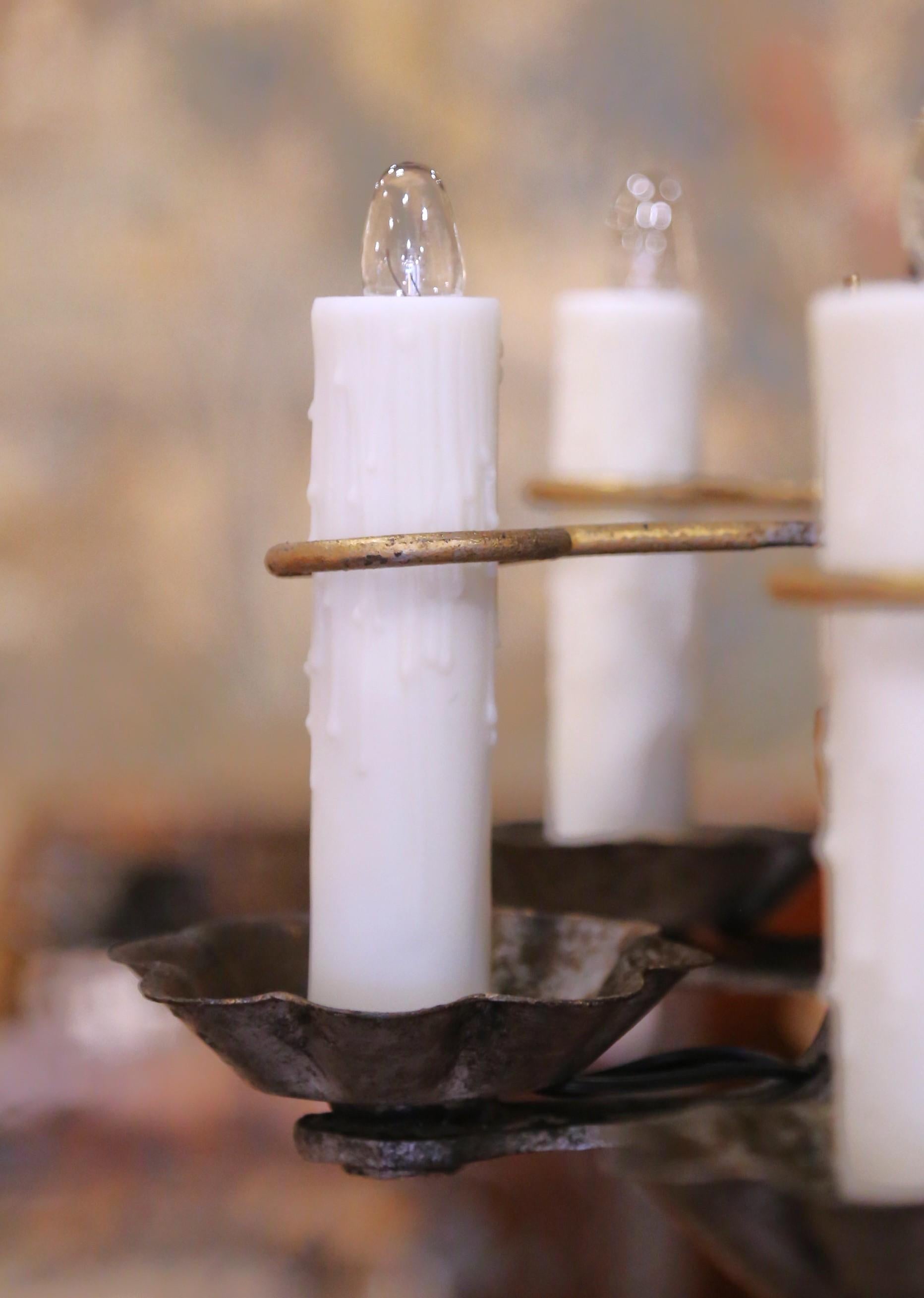 Lampadario gotico francese a dodici luci in ferro con accenti dorati dell'inizio del XX secolo in vendita 3