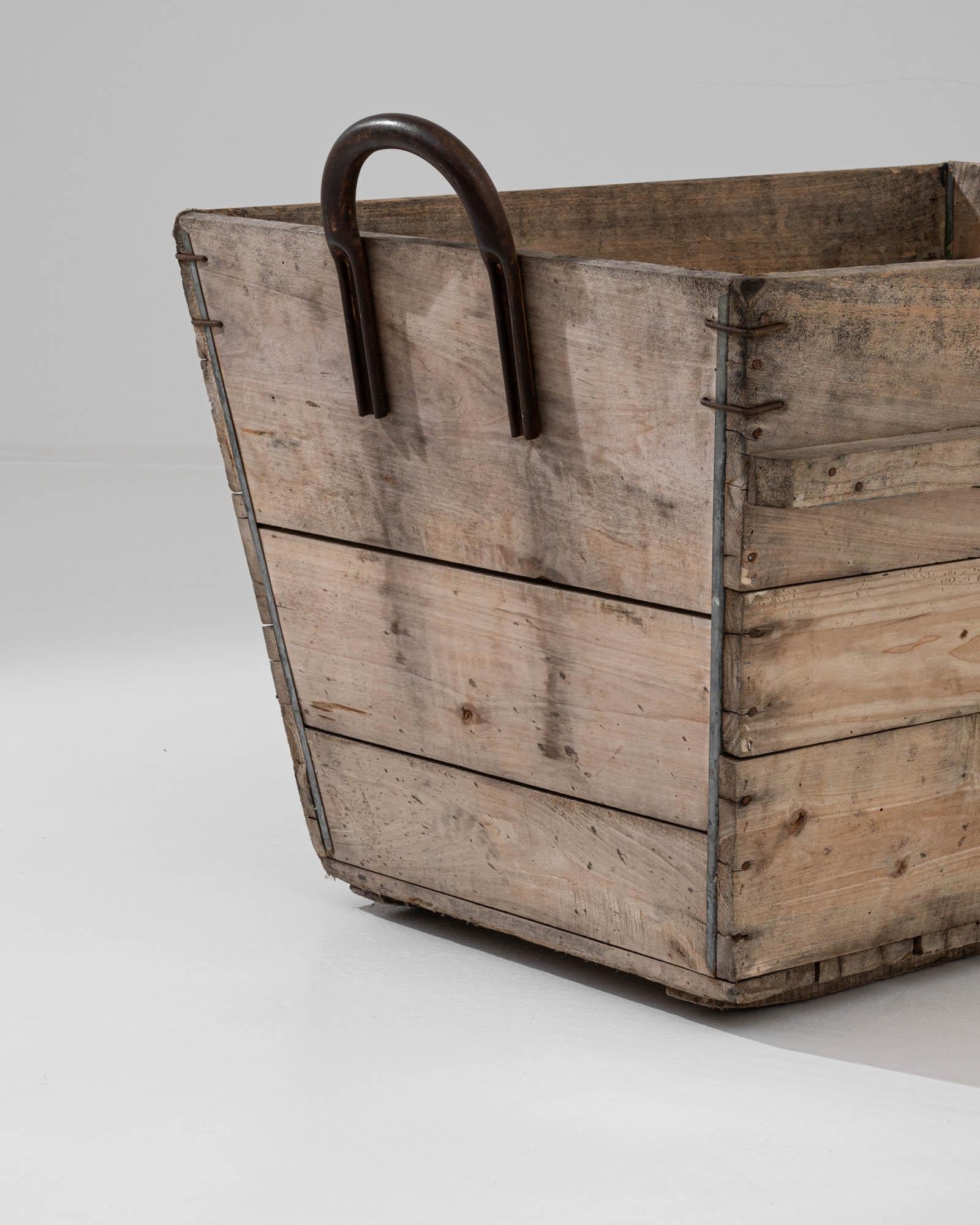 Early 20th Century French Grape Crate For Sale 1