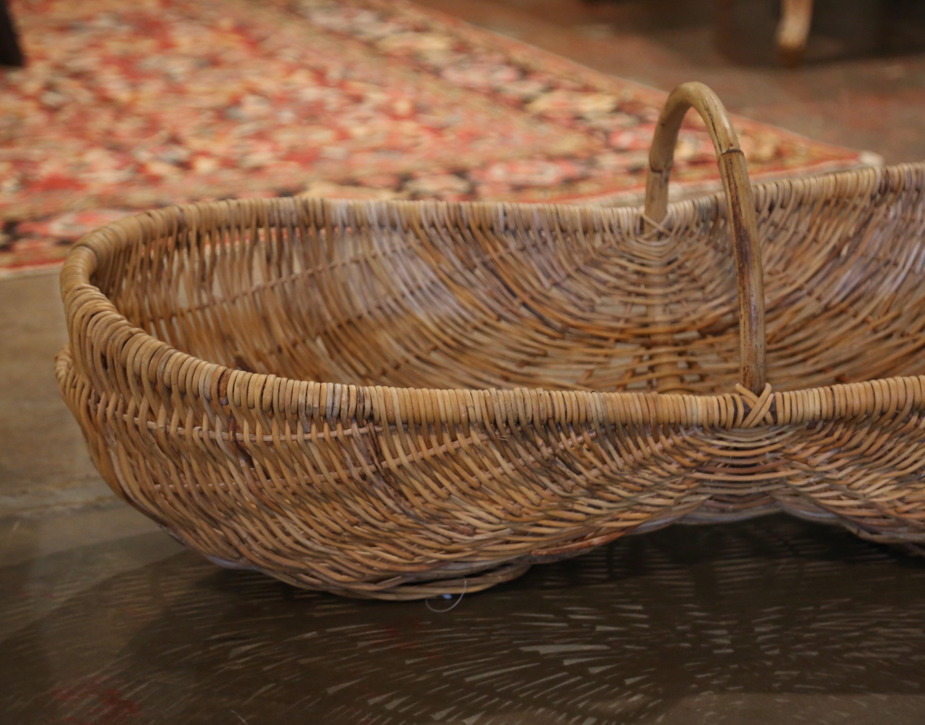 Early 20th Century French Grape Harvest Wicker Basket with Bamboo Handle 1