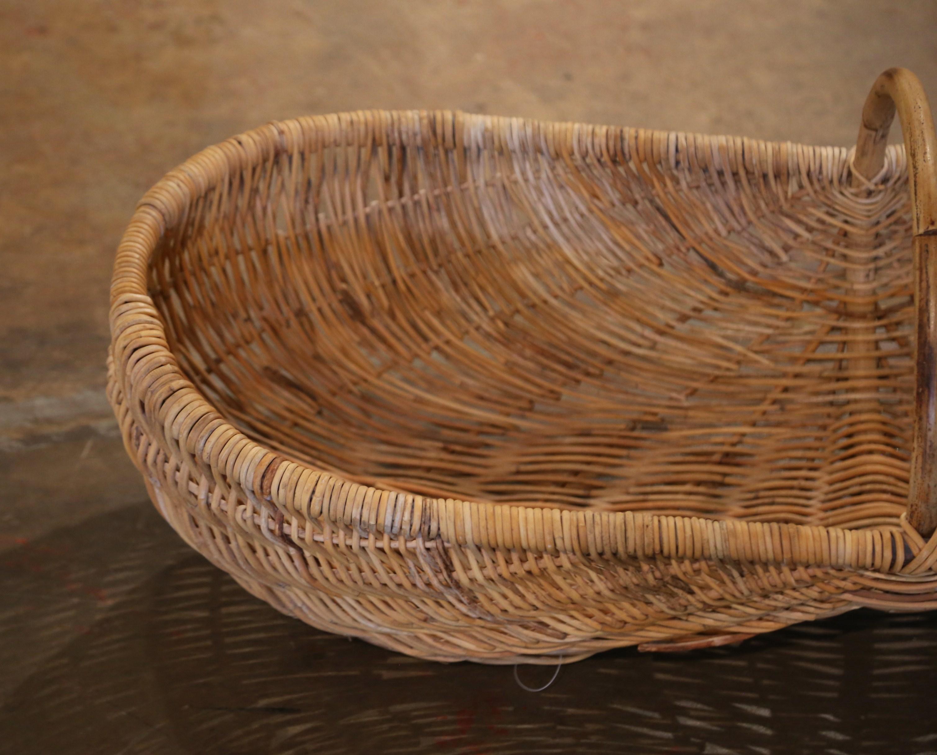 Early 20th Century French Grape Harvest Wicker Basket with Bamboo Handle 3