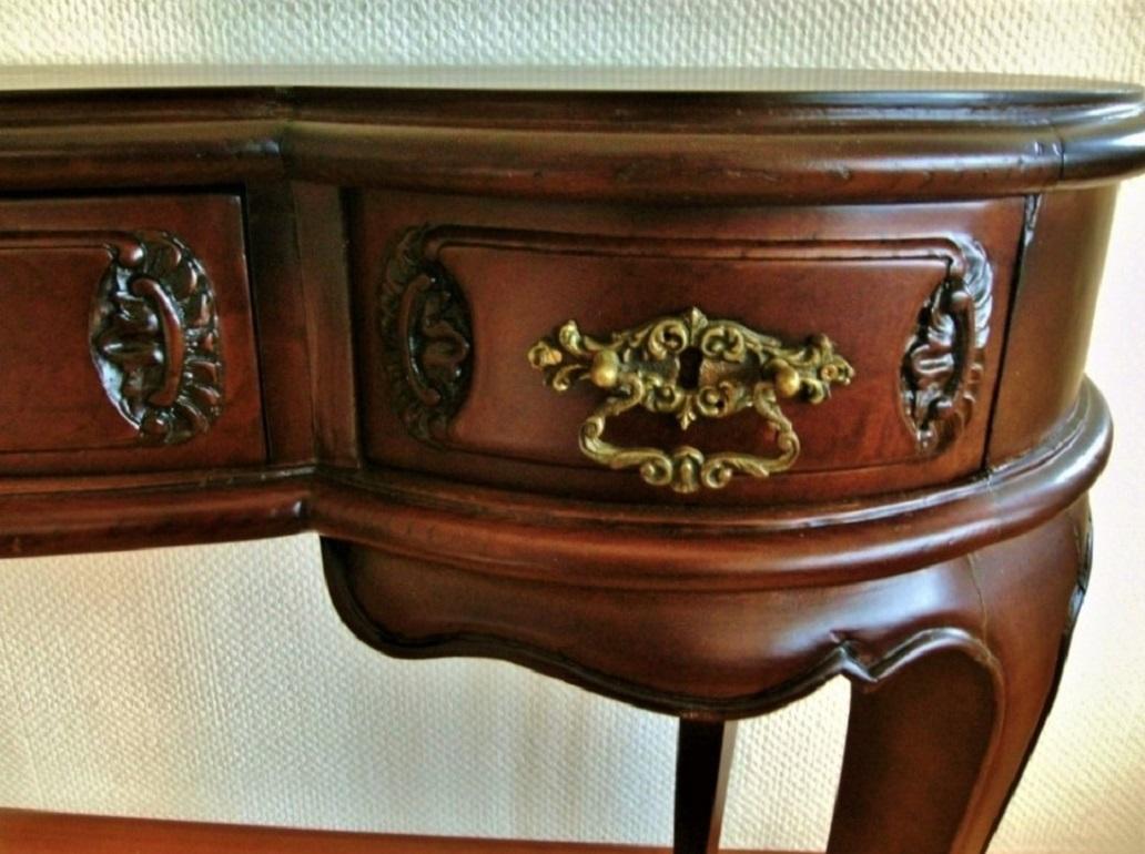 Early 20th Century French Hand Carved Oak Kidney Shaped Console Table or Desk For Sale 4