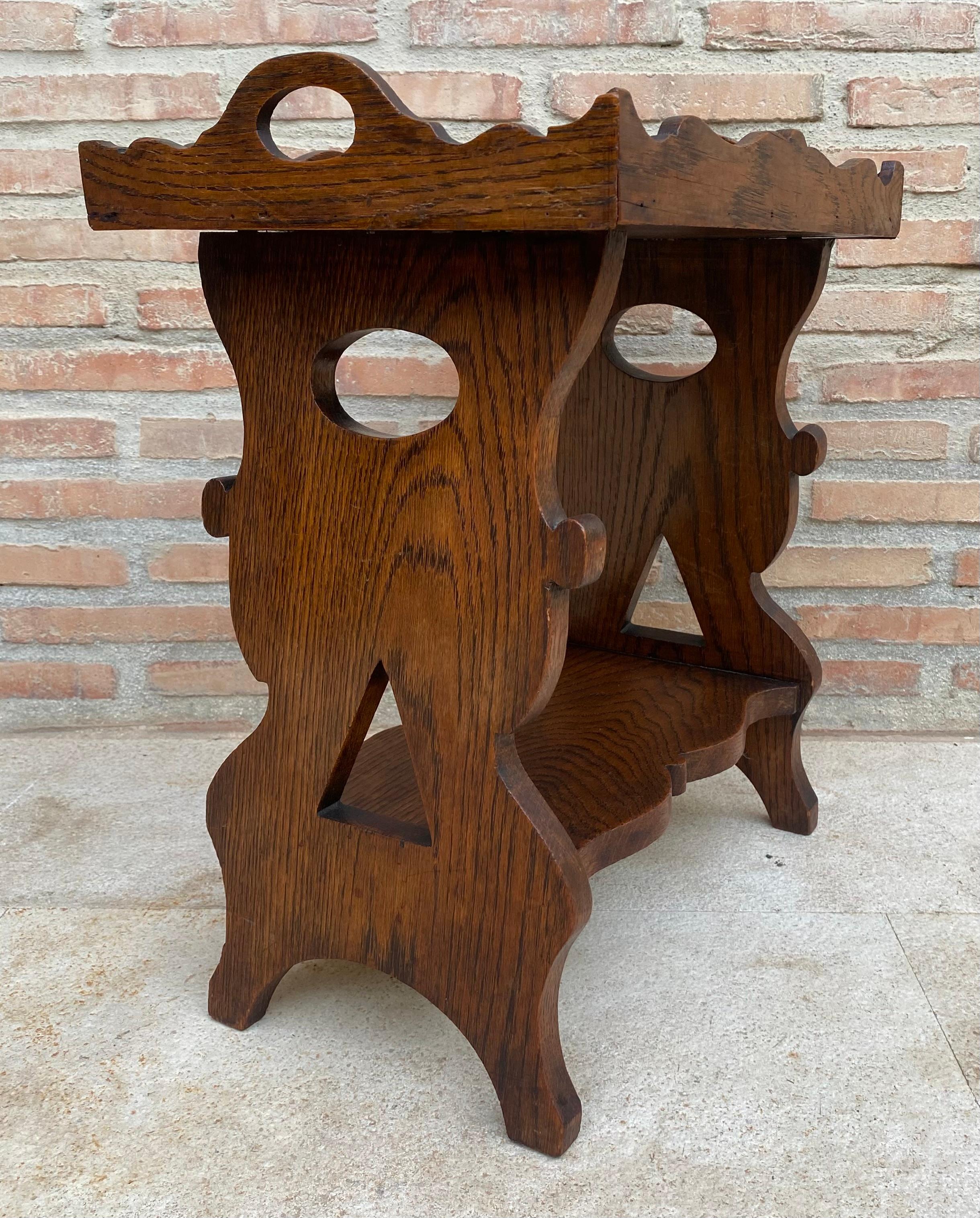 Francese Carrello bar francese di Oak intagliato a mano dei primi del Novecento, anni '20 in vendita