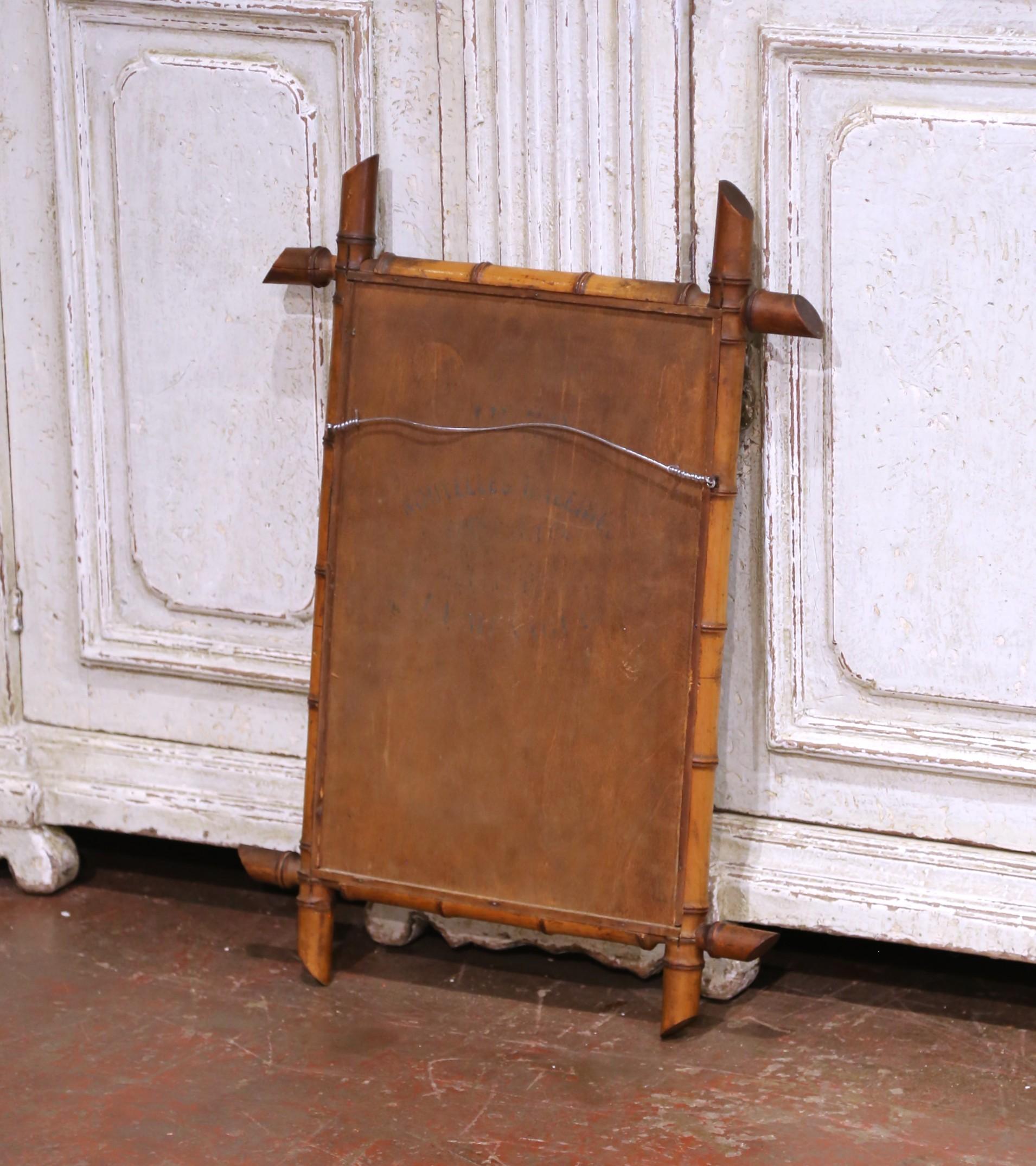 Espejo de pared francés de principios del siglo XX tallado a mano en nogal imitación bambú en venta 2