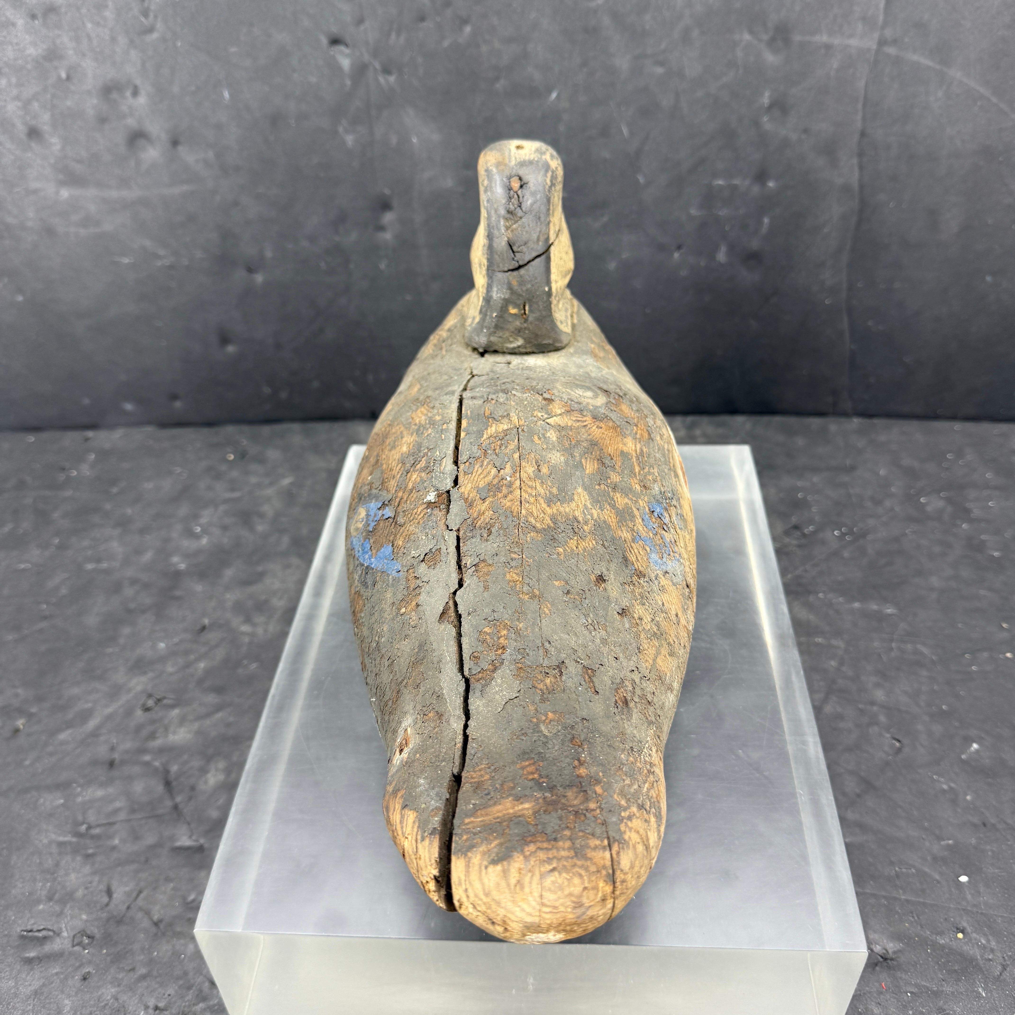 Sculpté à la main Appelant de canard en bois sculpté à la main du début du 20e siècle. en vente