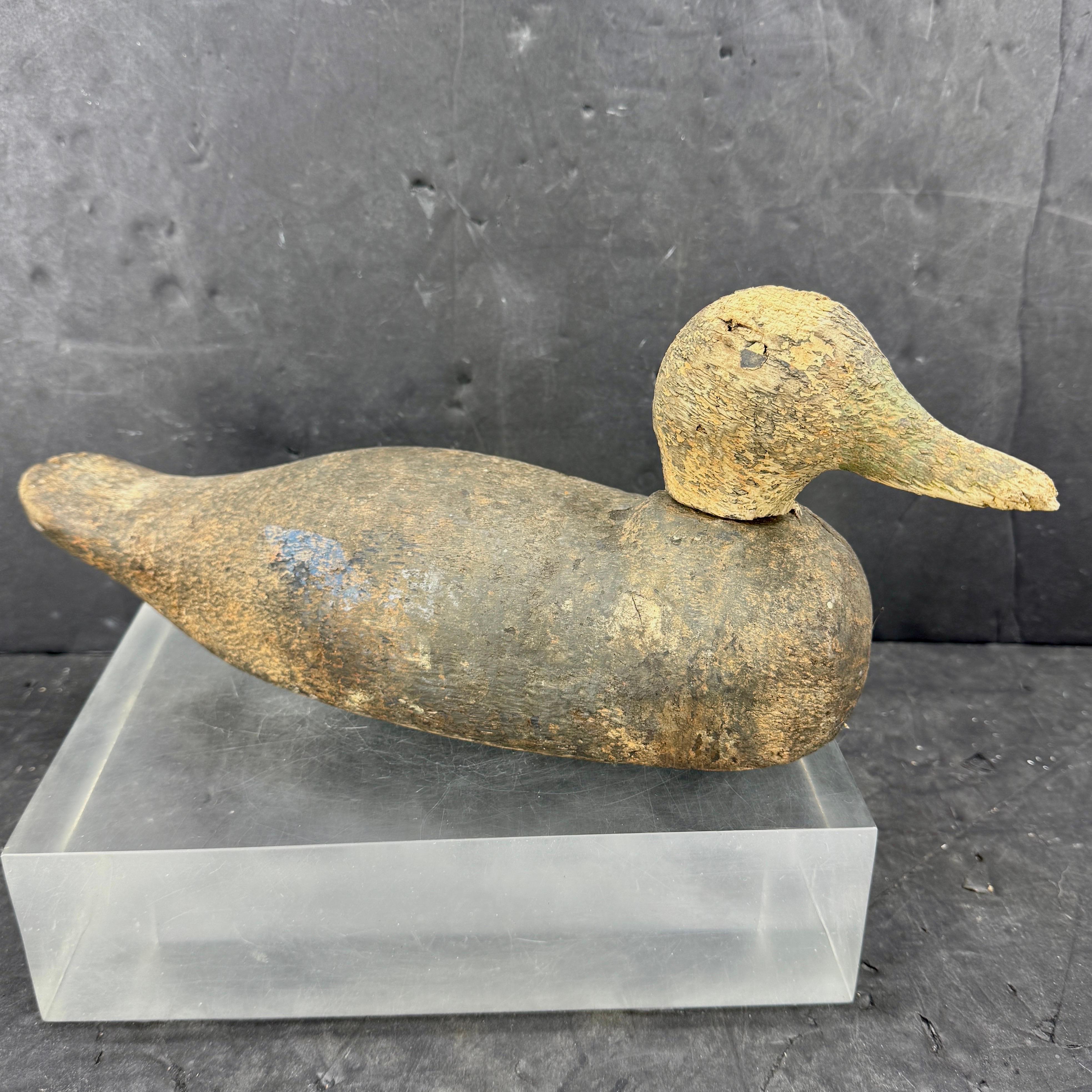 20ième siècle Appelant de canard en bois sculpté à la main du début du 20e siècle. en vente