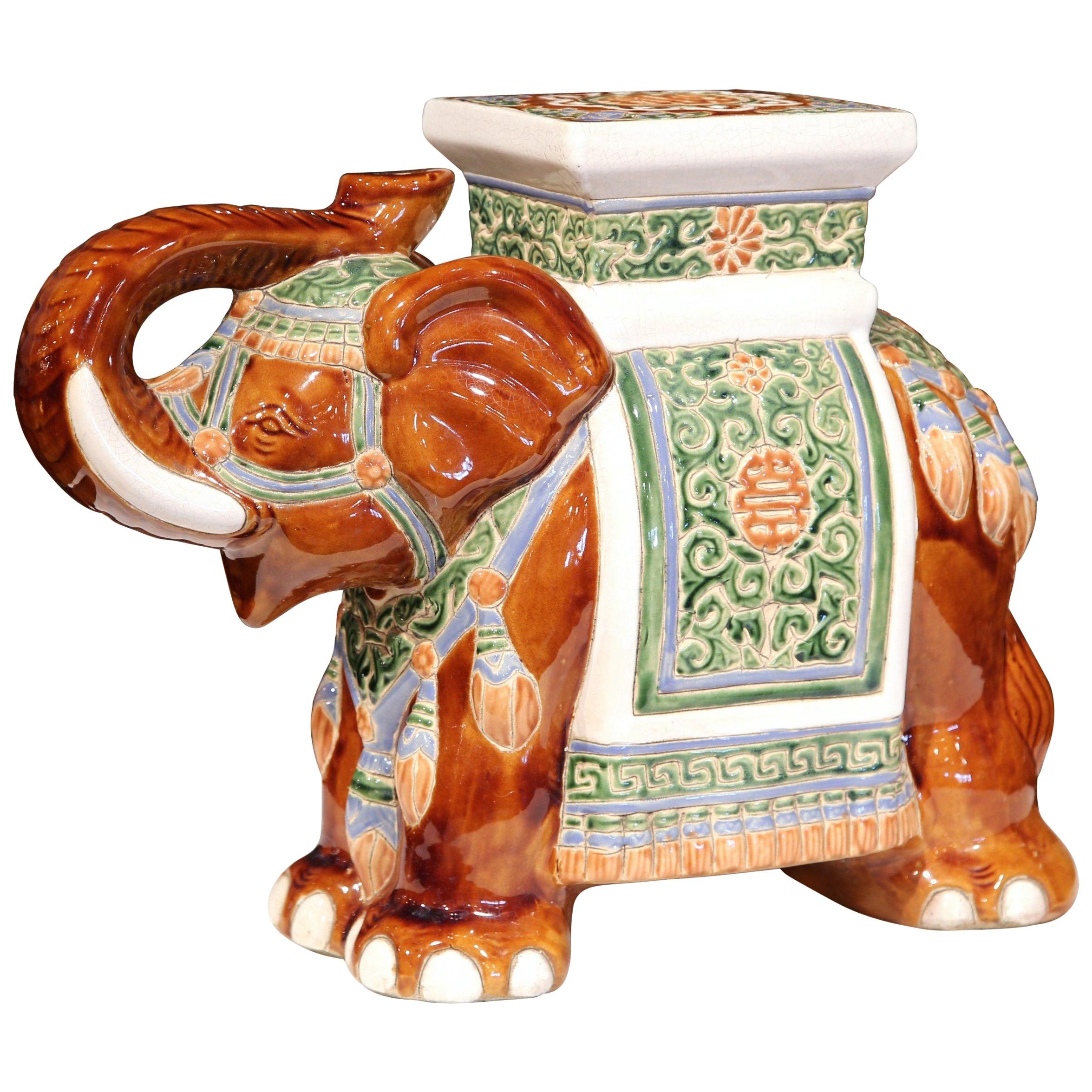 Anfang des 20. Jahrhunderts Französisch Hand bemalte Keramik-Skulptur Elefant Garten Sitz