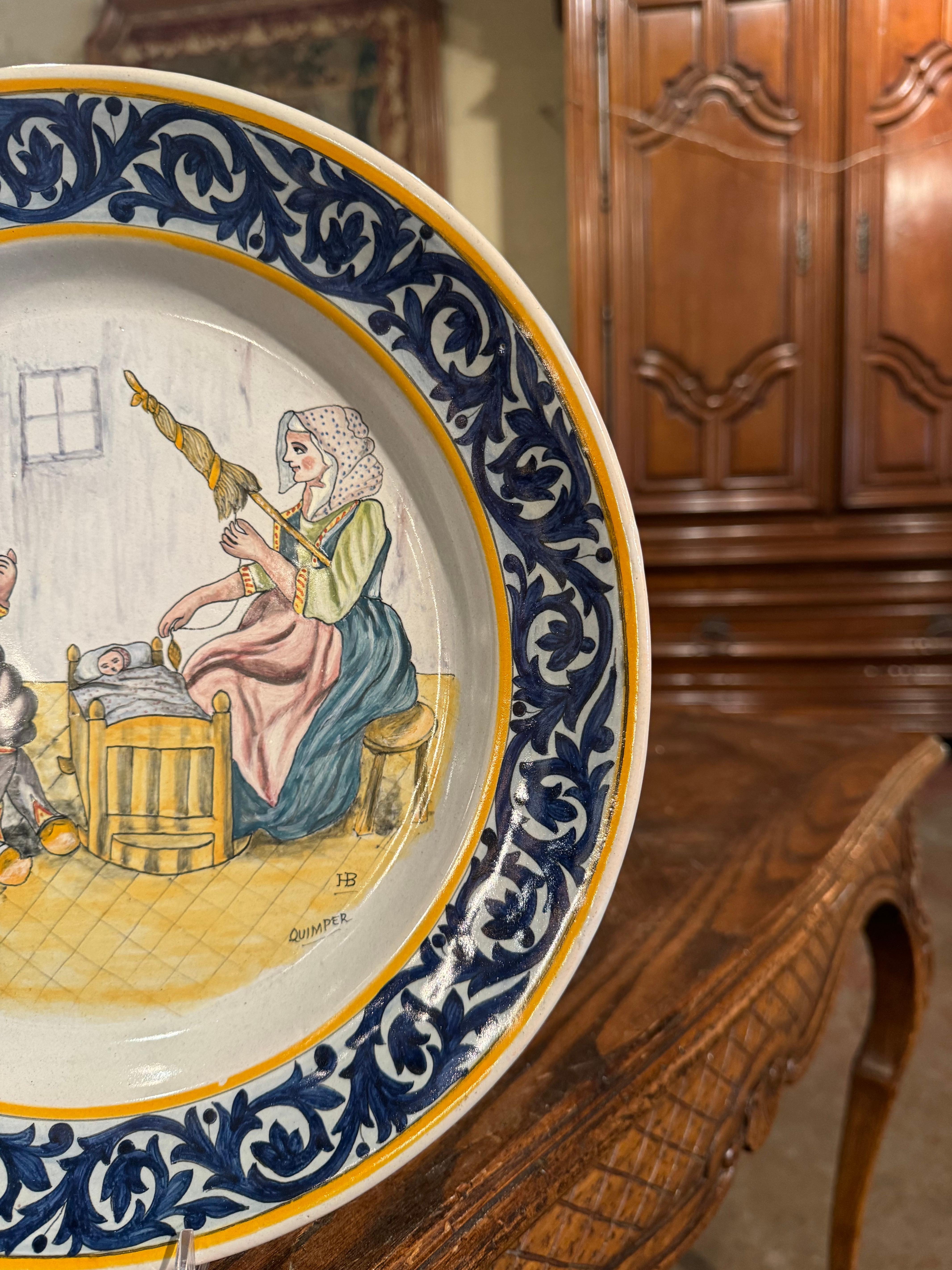 Plato Quimper HB de loza pintado a mano francés de principios del siglo XX Fayenza en venta